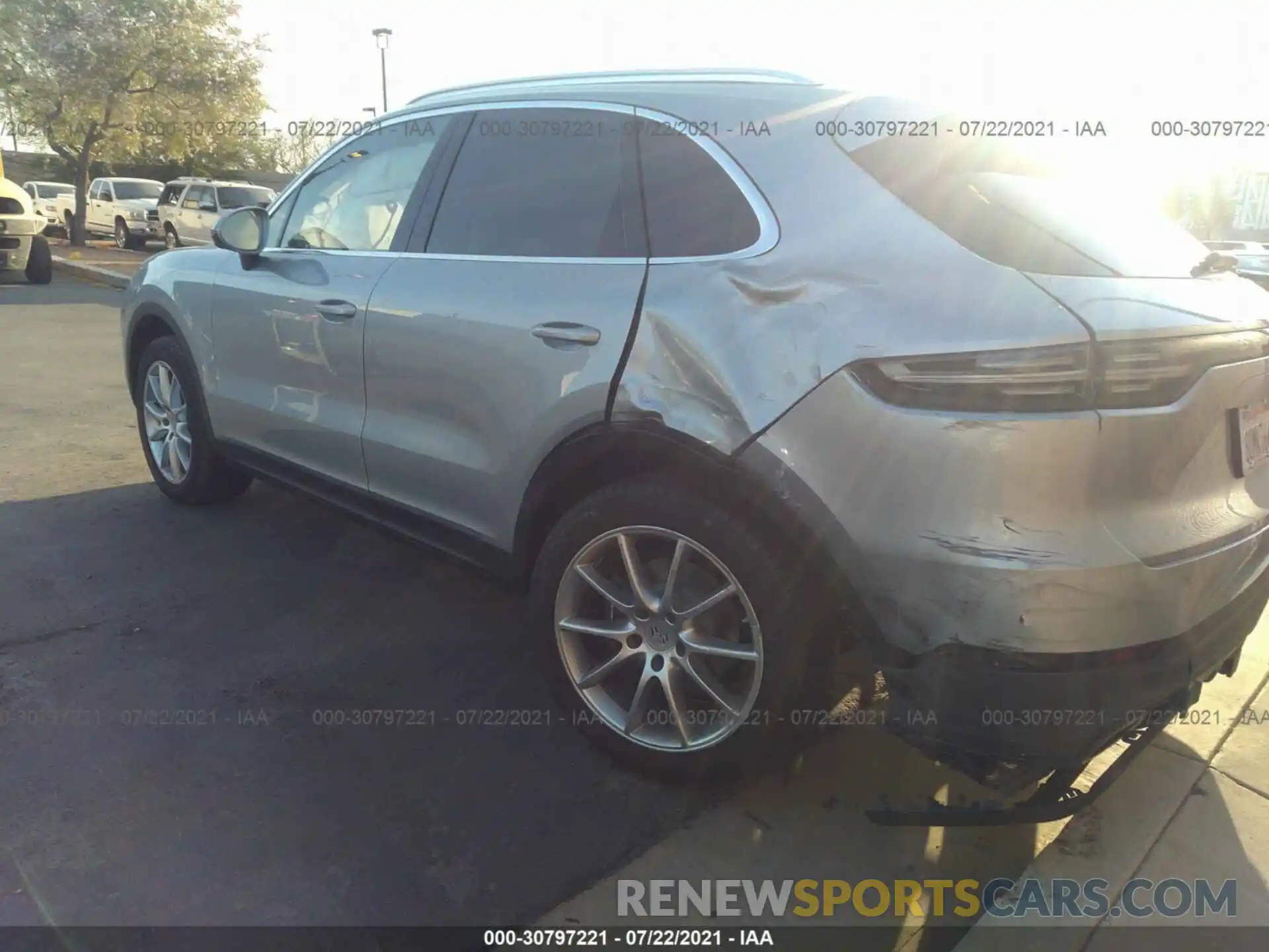 3 Фотография поврежденного автомобиля WP1AA2AY8LDA07615 PORSCHE CAYENNE 2020