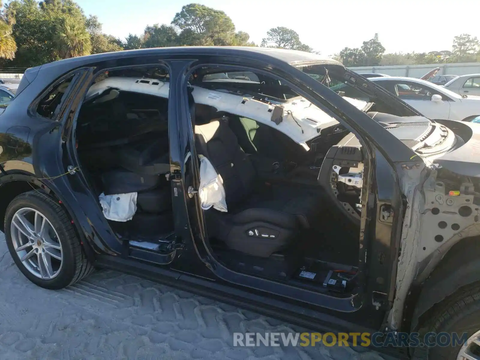 9 Photograph of a damaged car WP1AA2AY9LDA10409 PORSCHE CAYENNE 2020