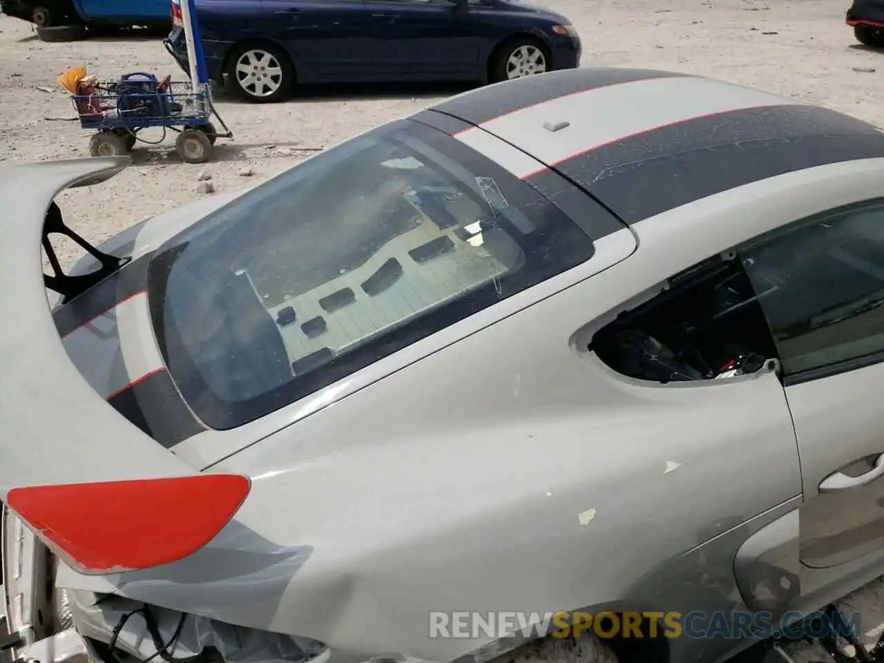 6 Photograph of a damaged car WP0AC2A89LS289139 PORSCHE CAYMAN 2020