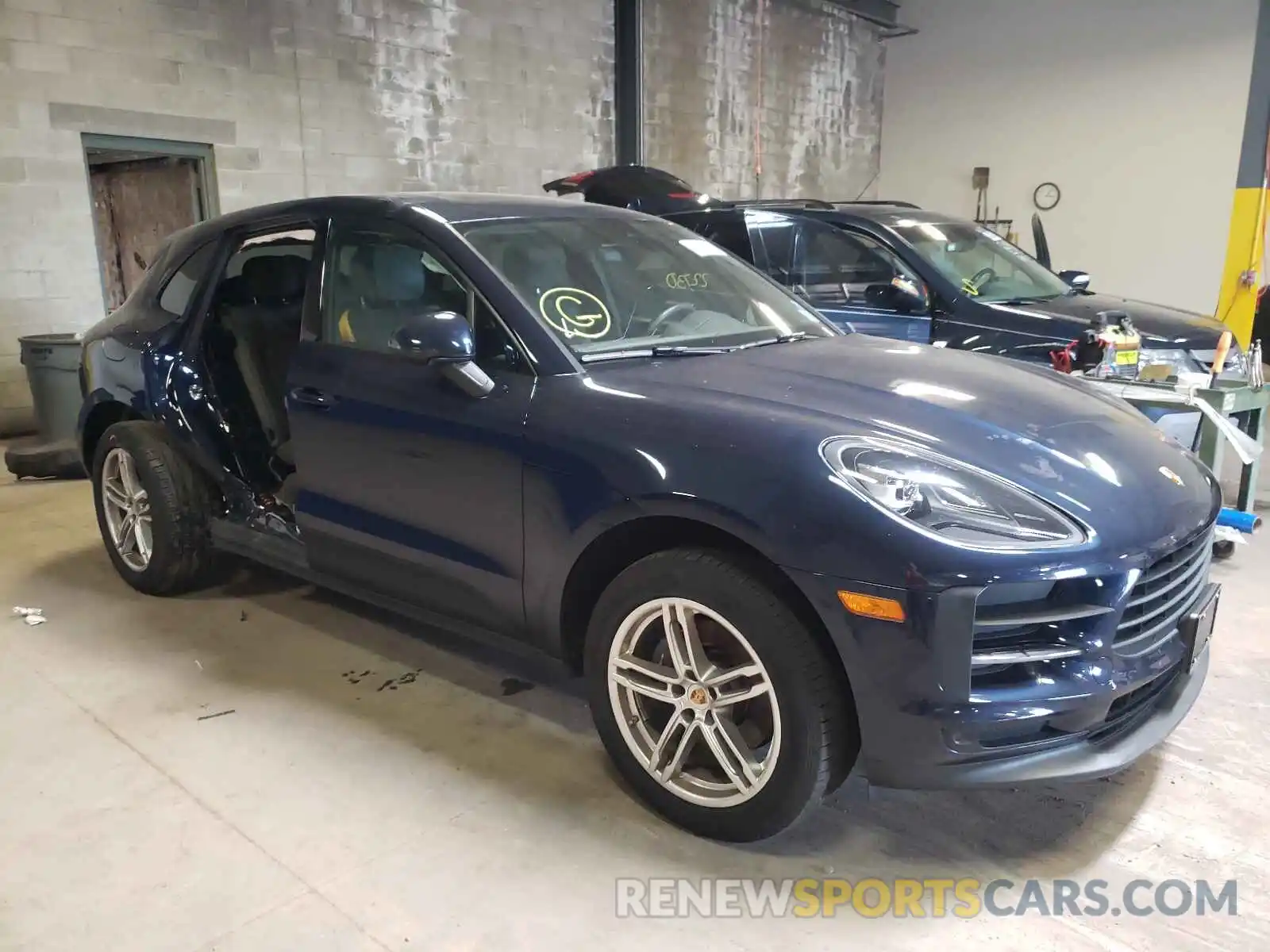 1 Photograph of a damaged car WP1AA2A51KLB04181 PORSCHE MACAN 2019