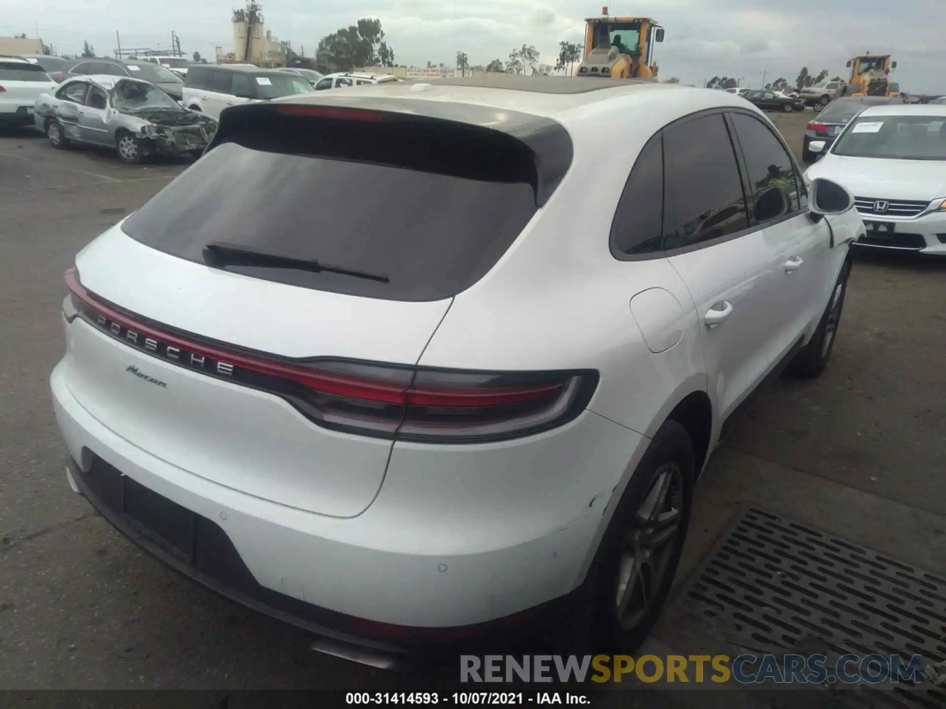 4 Photograph of a damaged car WP1AA2A51KLB05413 PORSCHE MACAN 2019