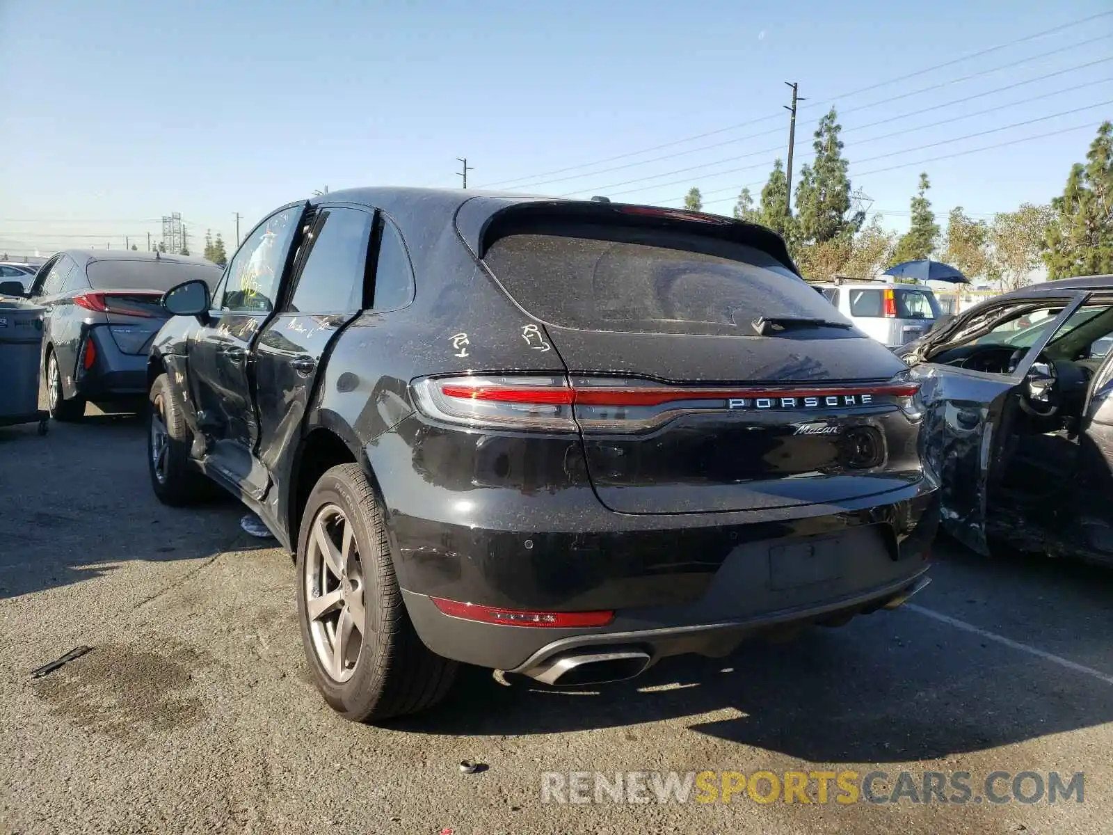 3 Photograph of a damaged car WP1AA2A52KLB07705 PORSCHE MACAN 2019