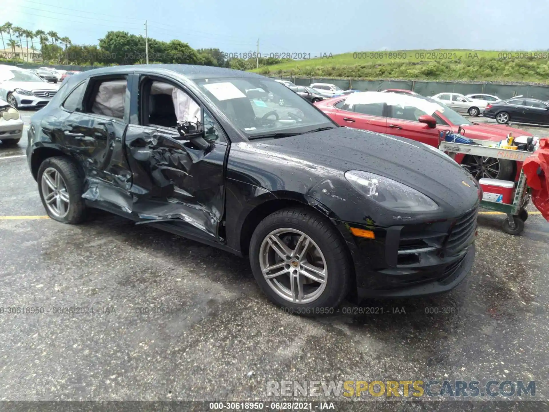 1 Photograph of a damaged car WP1AA2A52KLB08286 PORSCHE MACAN 2019