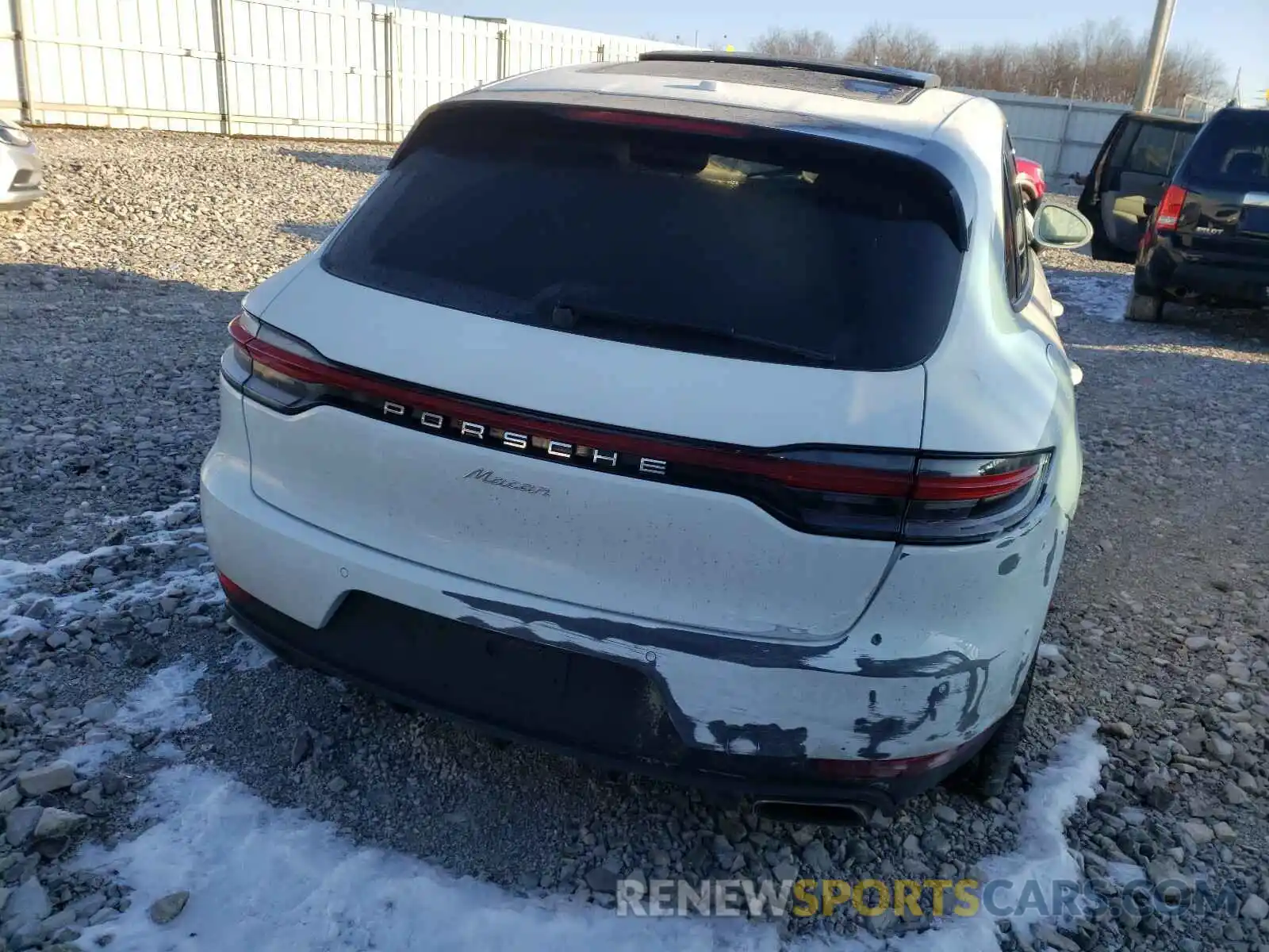 4 Photograph of a damaged car WP1AA2A53KLB00116 PORSCHE MACAN 2019