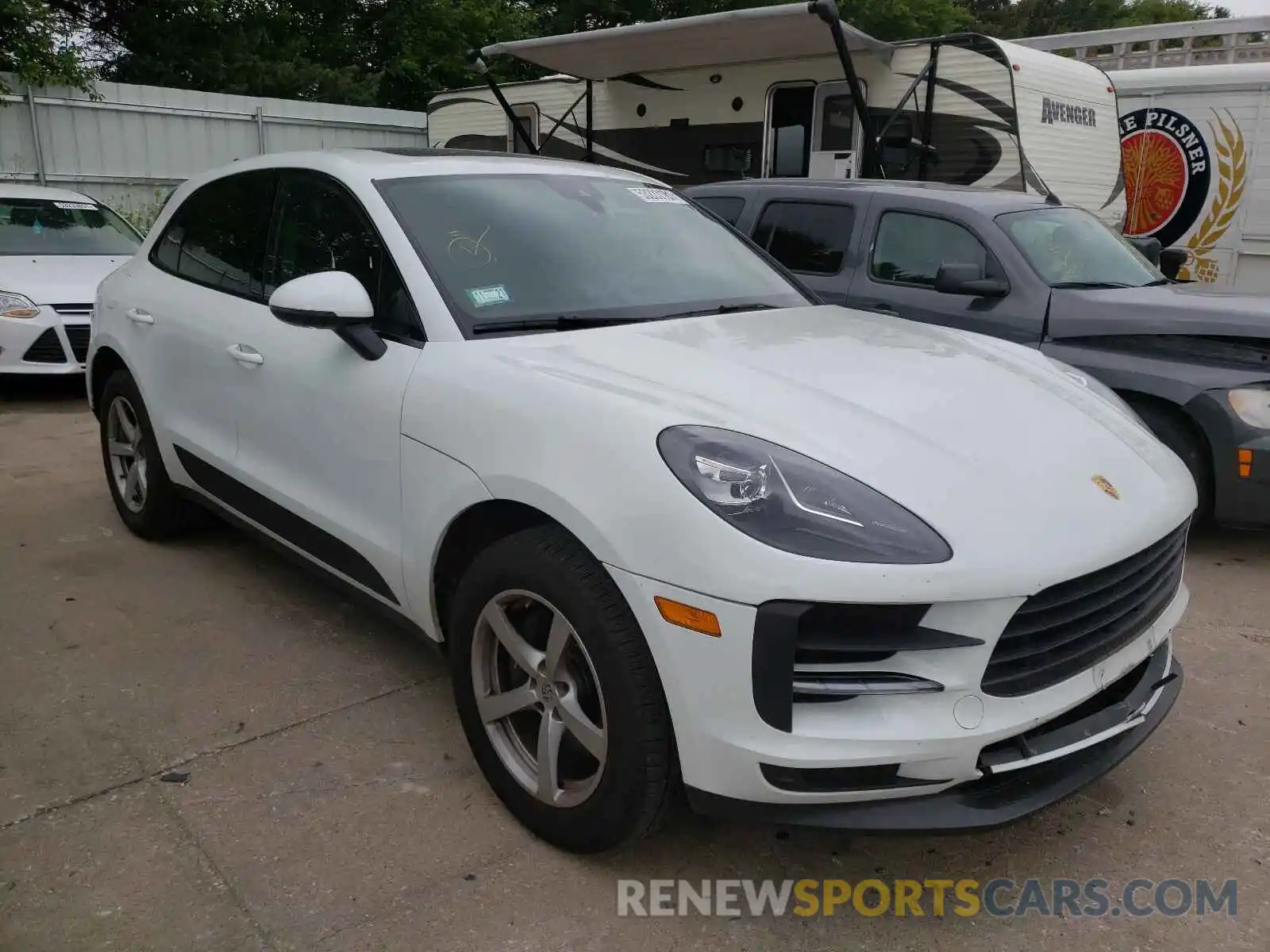 1 Photograph of a damaged car WP1AA2A53KLB01217 PORSCHE MACAN 2019