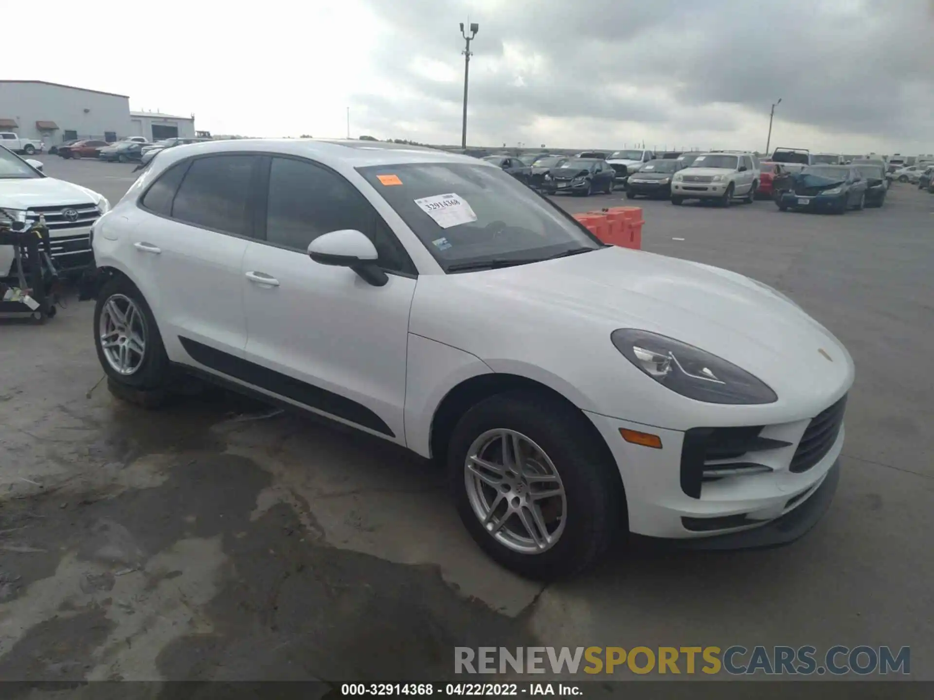 1 Photograph of a damaged car WP1AA2A55KLB08864 PORSCHE MACAN 2019