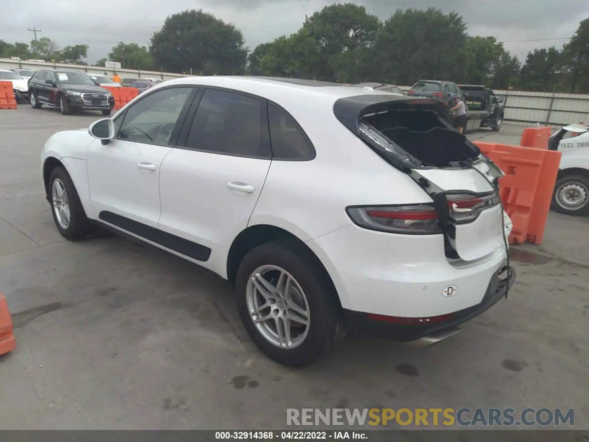 3 Photograph of a damaged car WP1AA2A55KLB08864 PORSCHE MACAN 2019