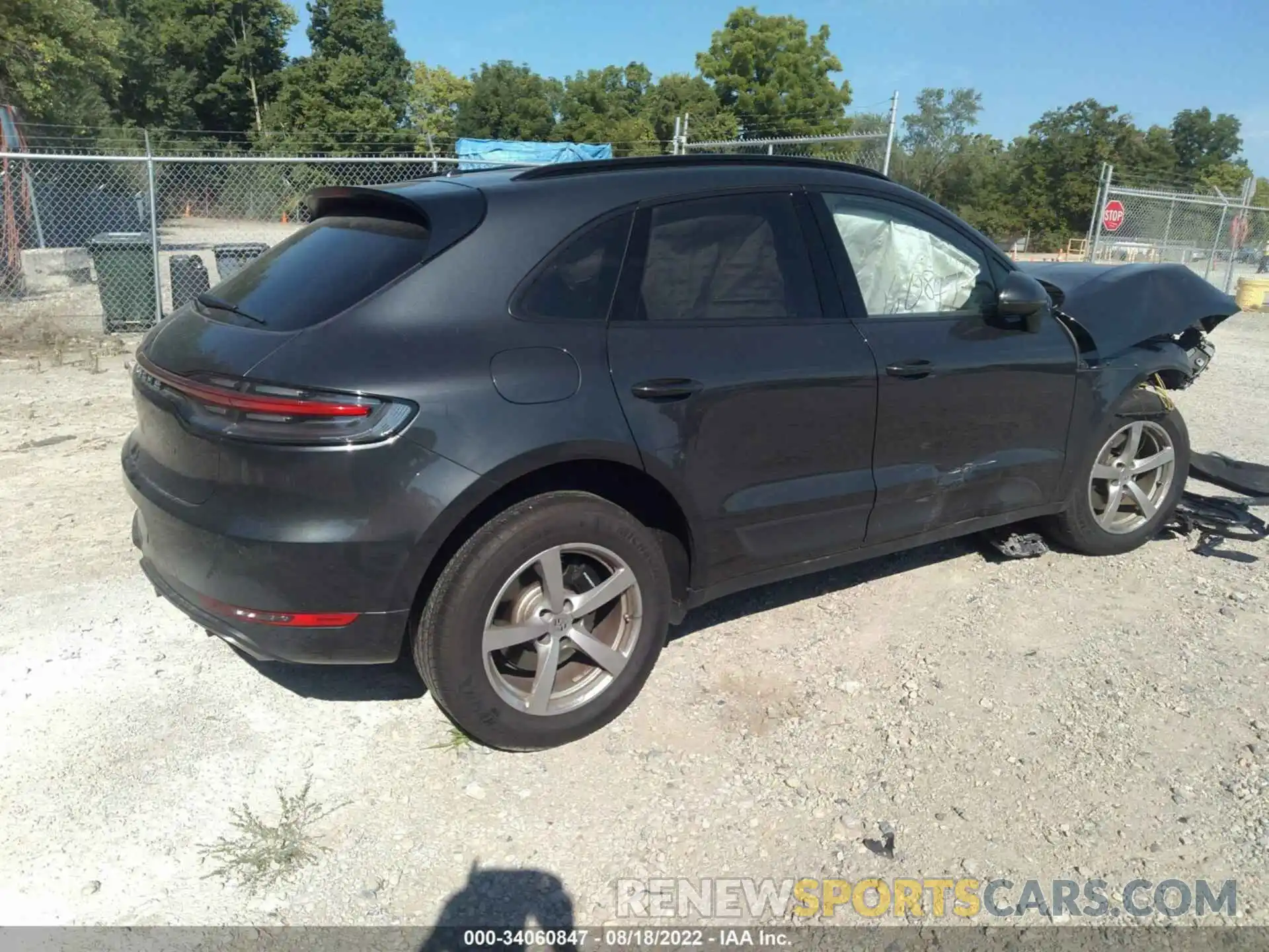 4 Photograph of a damaged car WP1AA2A57KLB00863 PORSCHE MACAN 2019