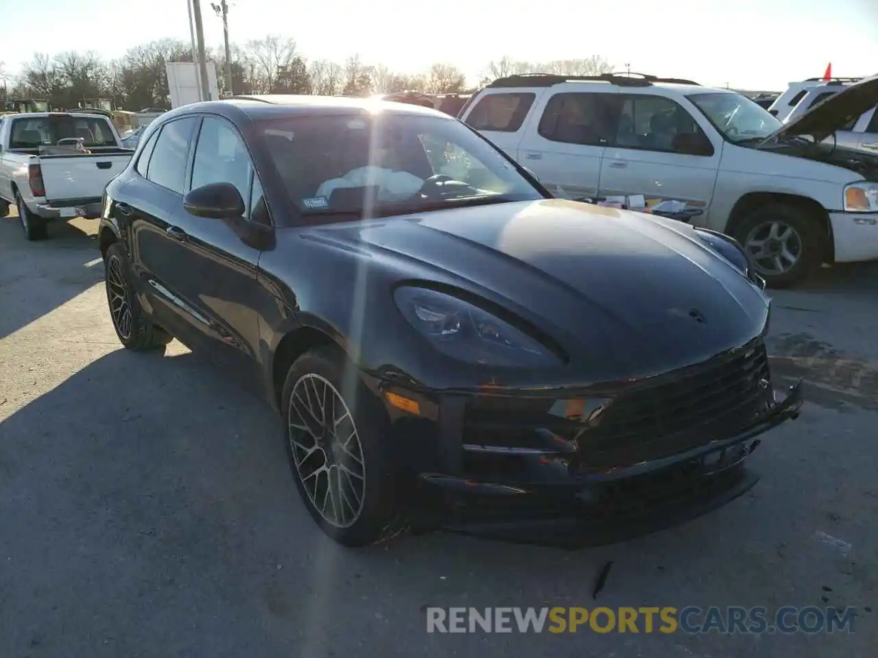 1 Photograph of a damaged car WP1AA2A57KLB05402 PORSCHE MACAN 2019