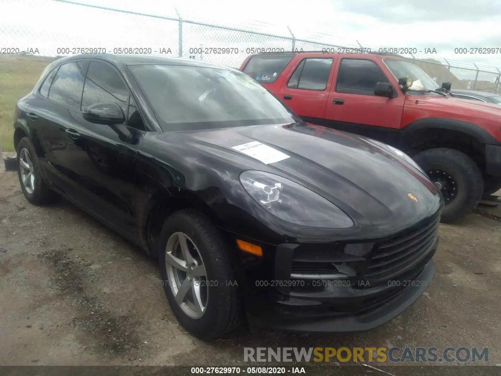 1 Photograph of a damaged car WP1AA2A57KLB08266 PORSCHE MACAN 2019