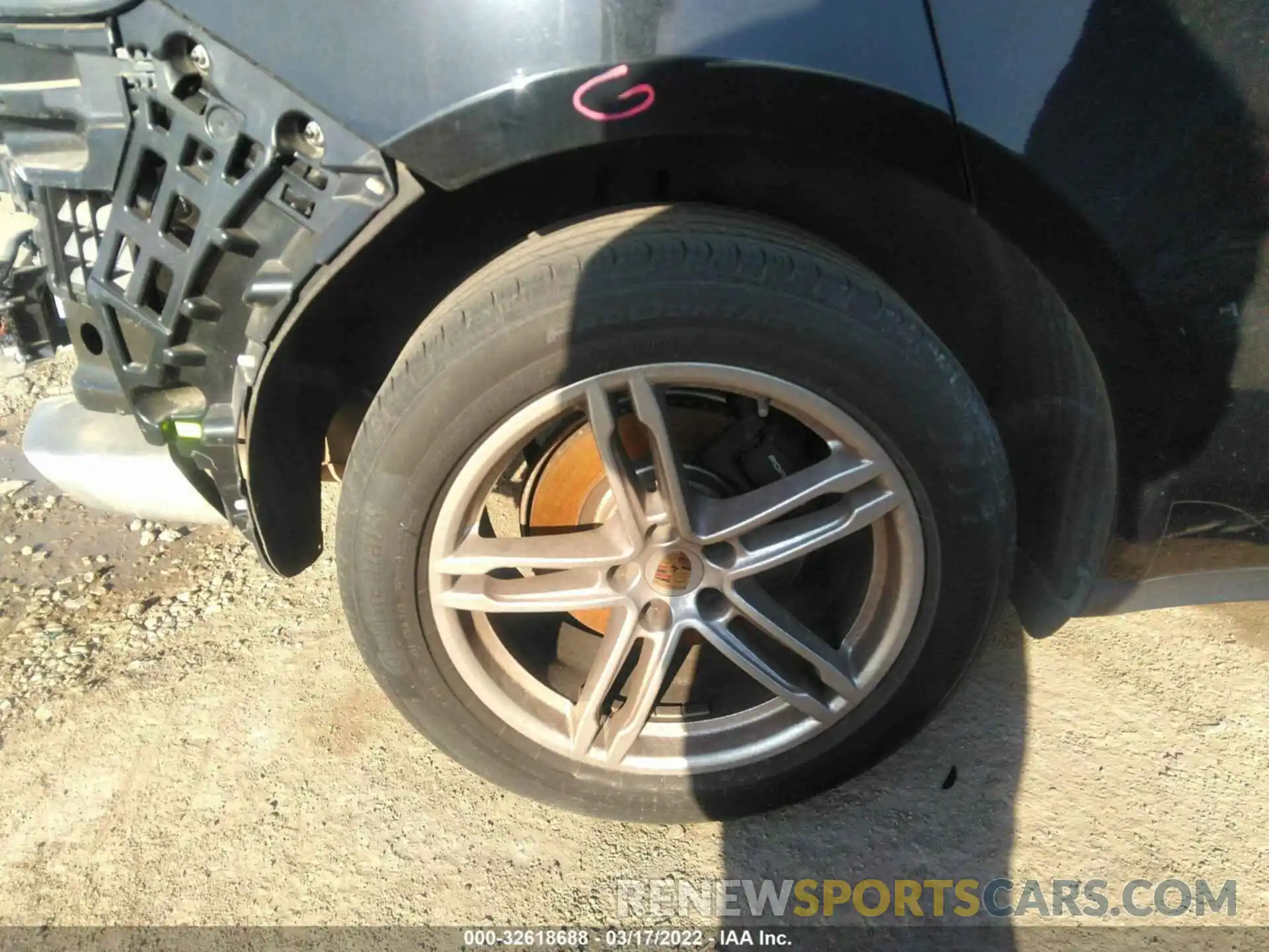 16 Photograph of a damaged car WP1AA2A58KLB02623 PORSCHE MACAN 2019