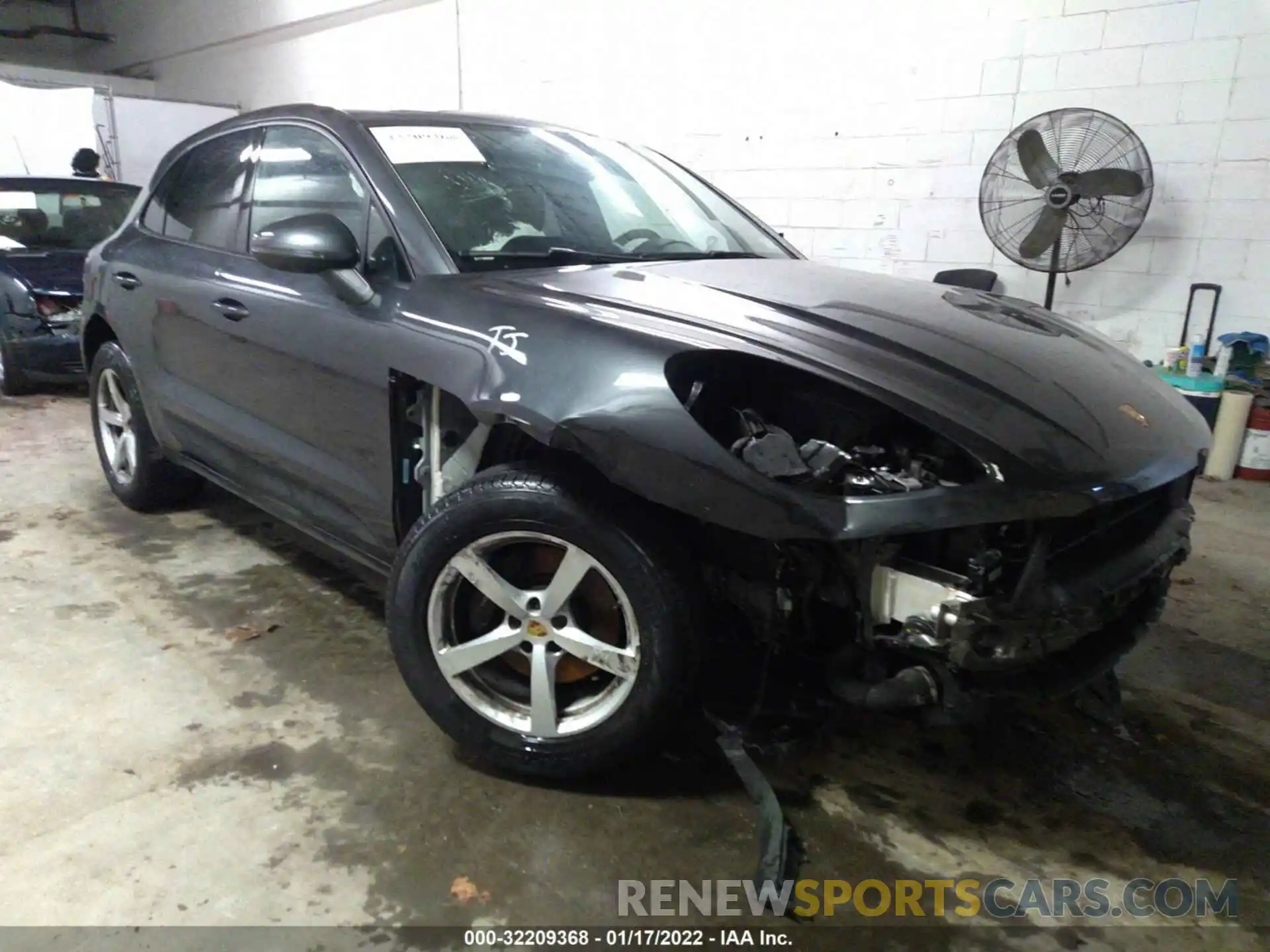 1 Photograph of a damaged car WP1AA2A58KLB07112 PORSCHE MACAN 2019