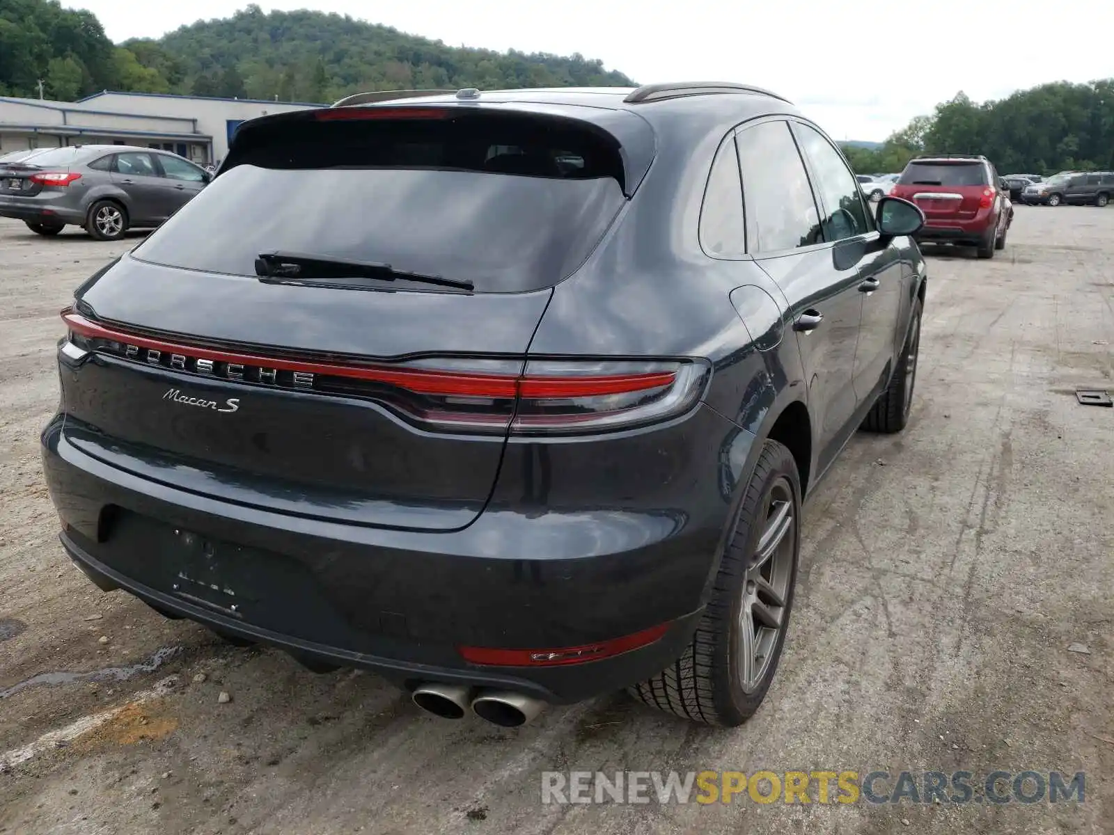 4 Photograph of a damaged car WP1AB2A51KLB33452 PORSCHE MACAN 2019