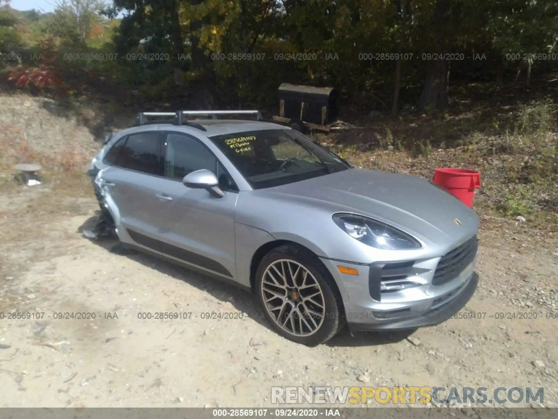 1 Photograph of a damaged car WP1AB2A52KLB30835 PORSCHE MACAN 2019