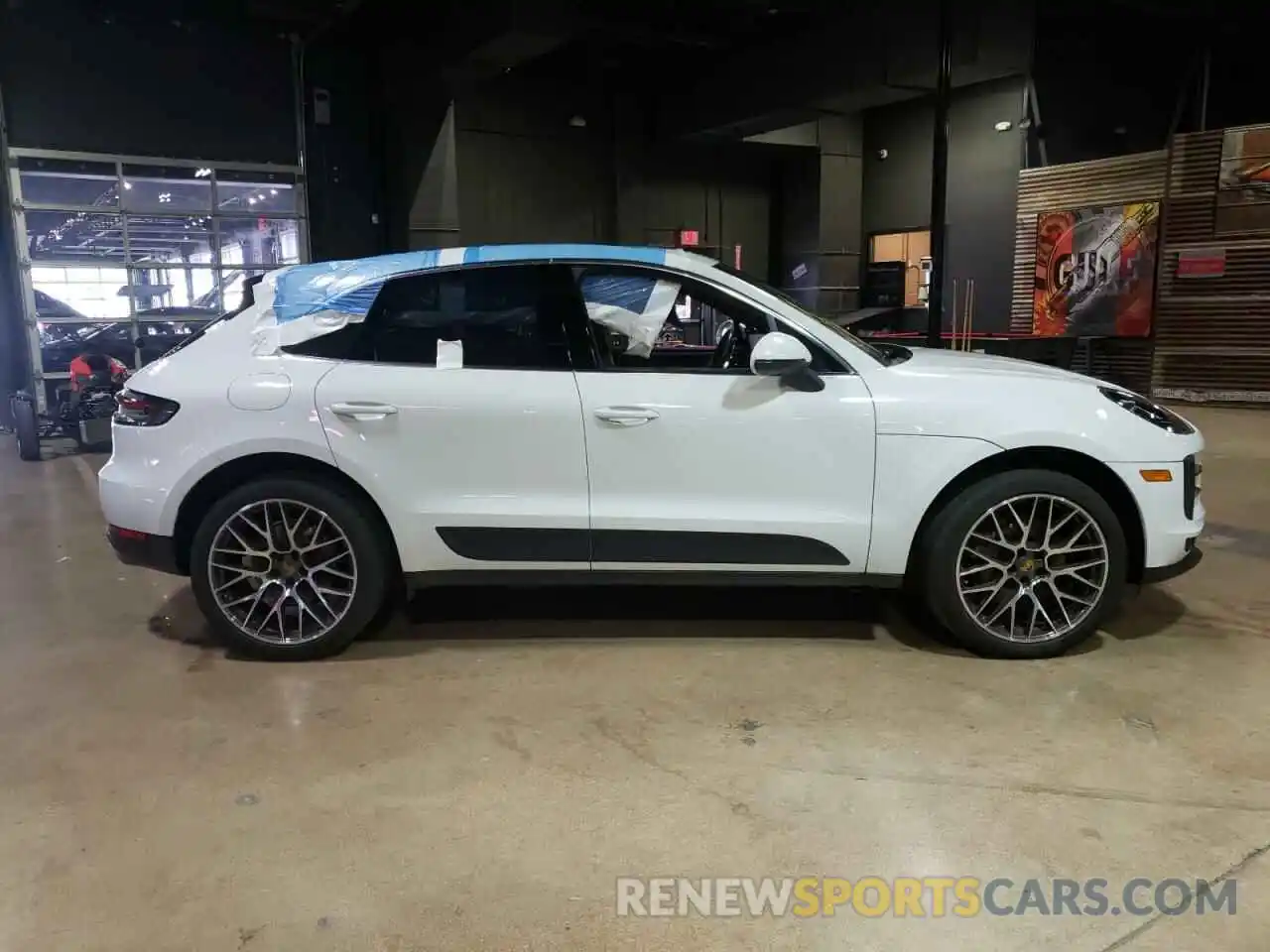 1 Photograph of a damaged car WP1AB2A52KLB33282 PORSCHE MACAN 2019