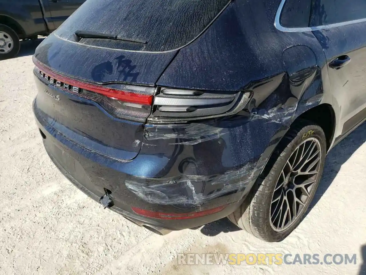 10 Photograph of a damaged car WP1AB2A56KLB32488 PORSCHE MACAN 2019