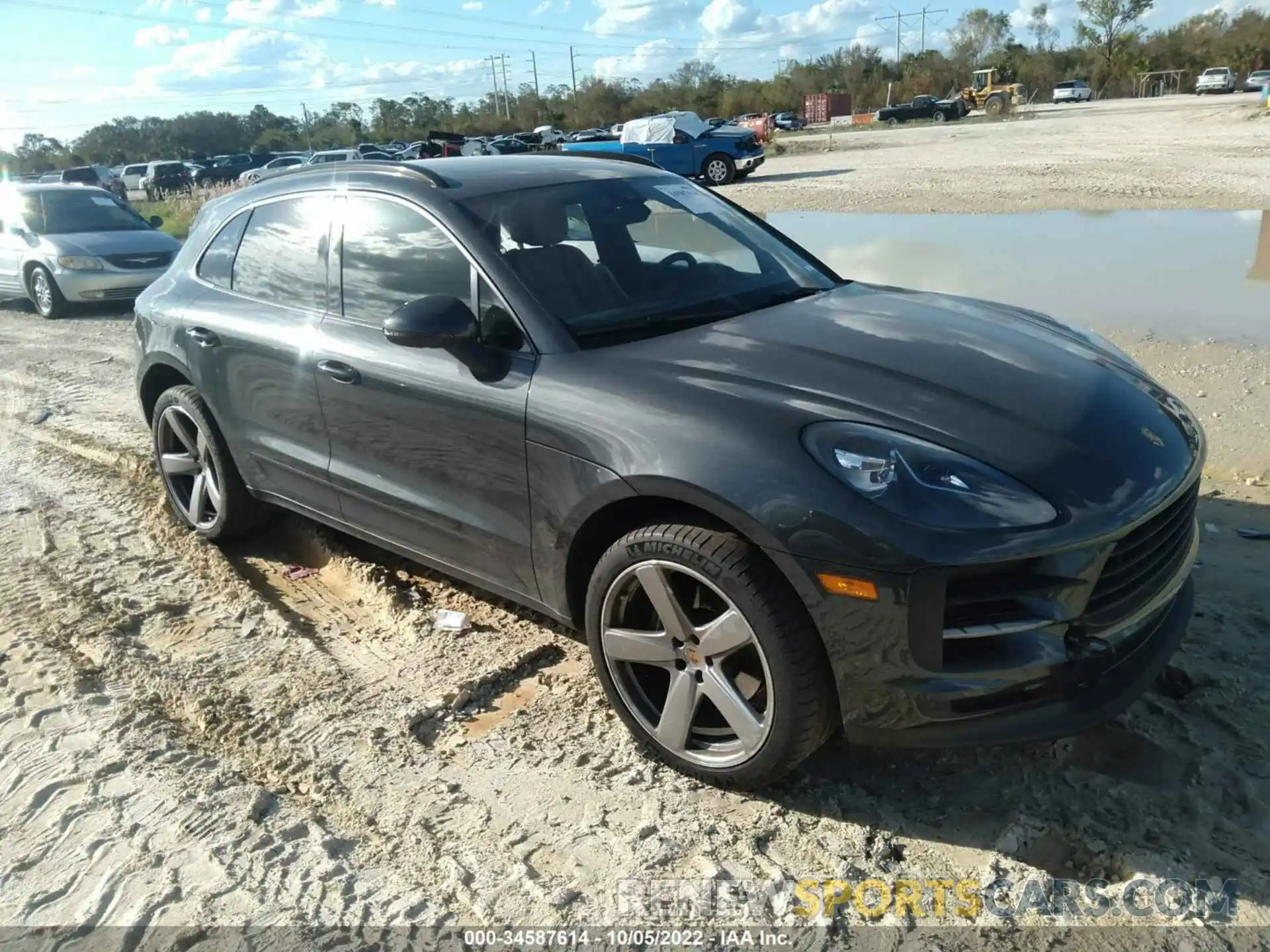 1 Photograph of a damaged car WP1AA2A53LLB15197 PORSCHE MACAN 2020