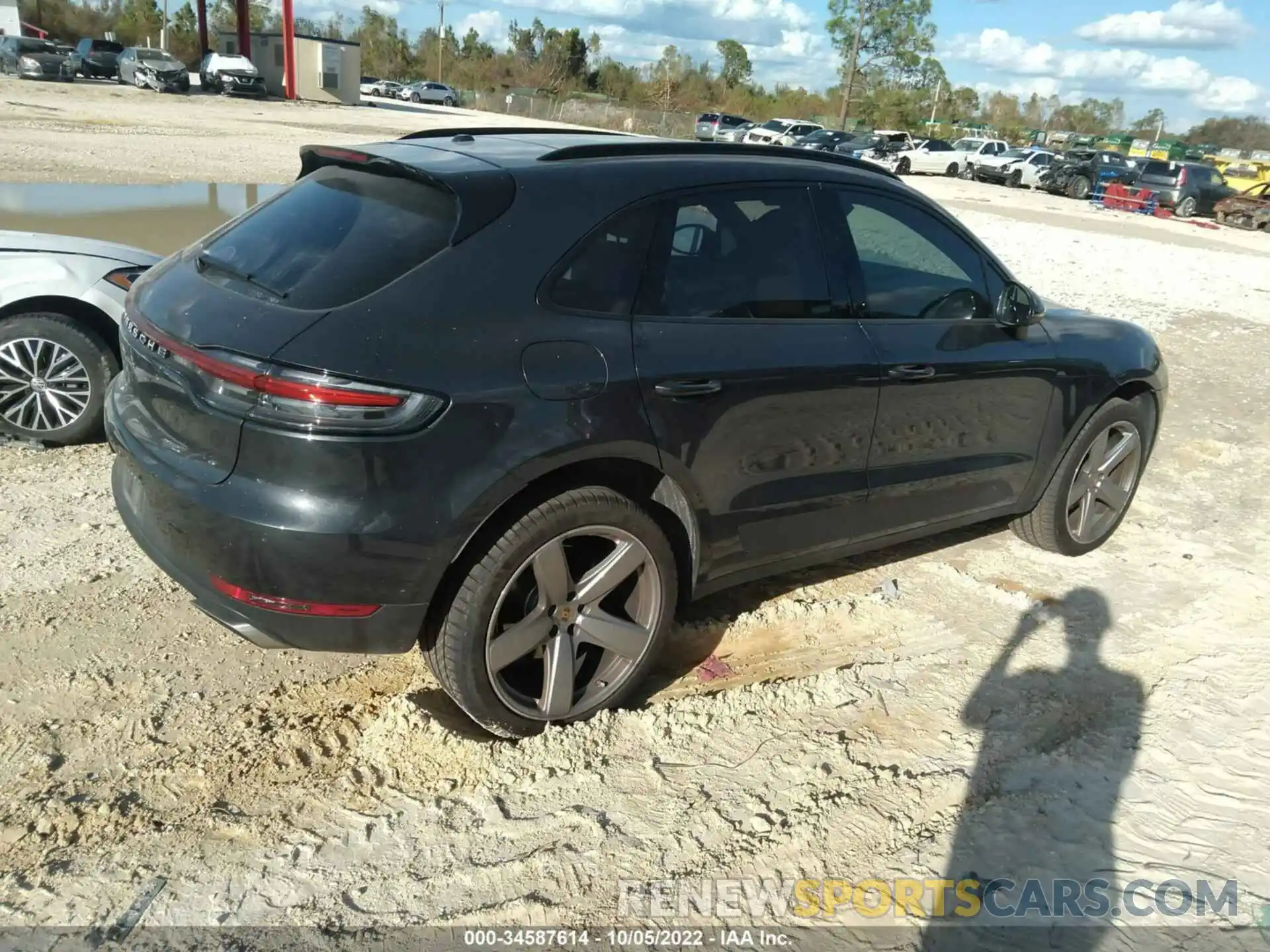 4 Photograph of a damaged car WP1AA2A53LLB15197 PORSCHE MACAN 2020