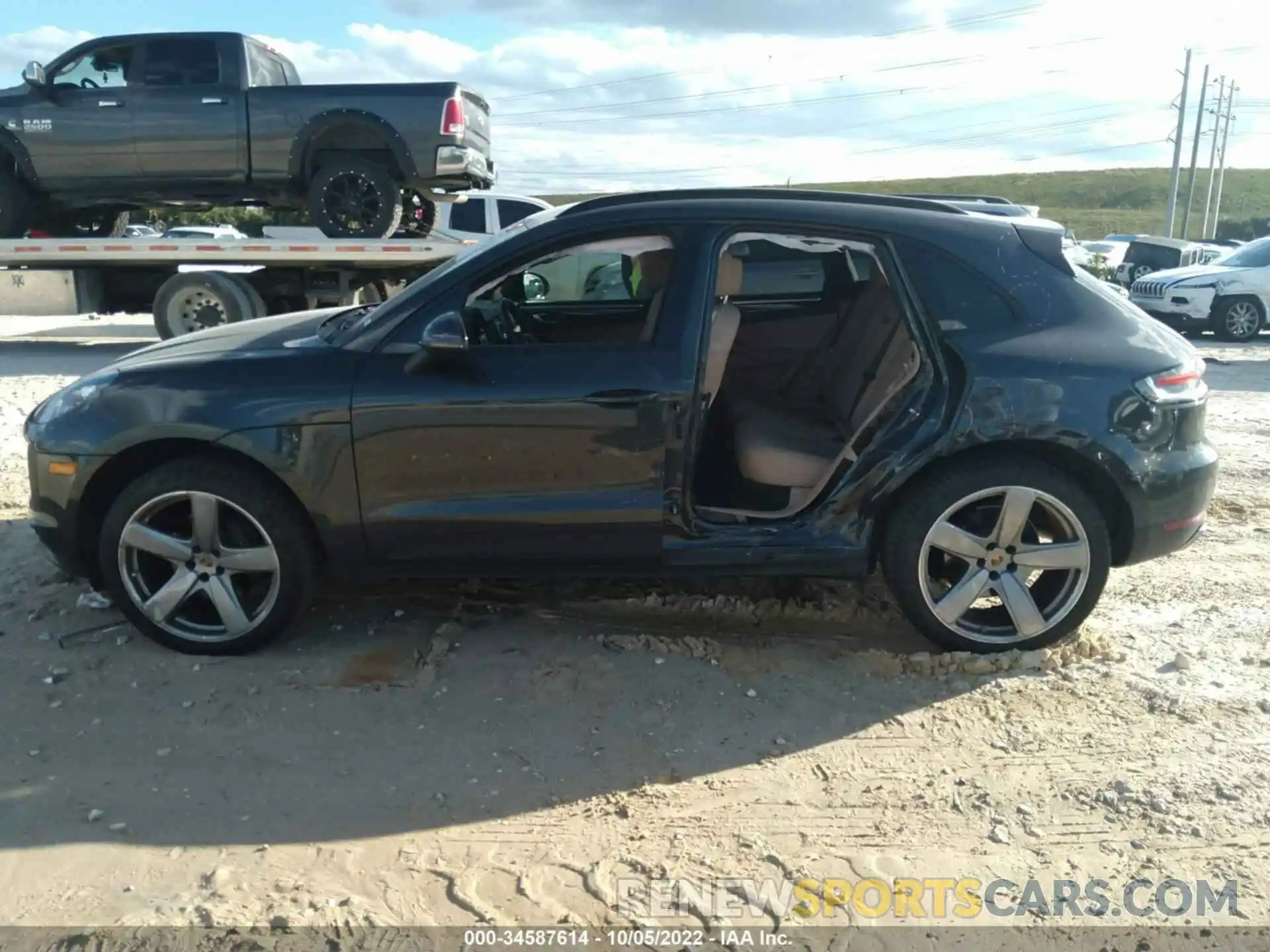 6 Photograph of a damaged car WP1AA2A53LLB15197 PORSCHE MACAN 2020