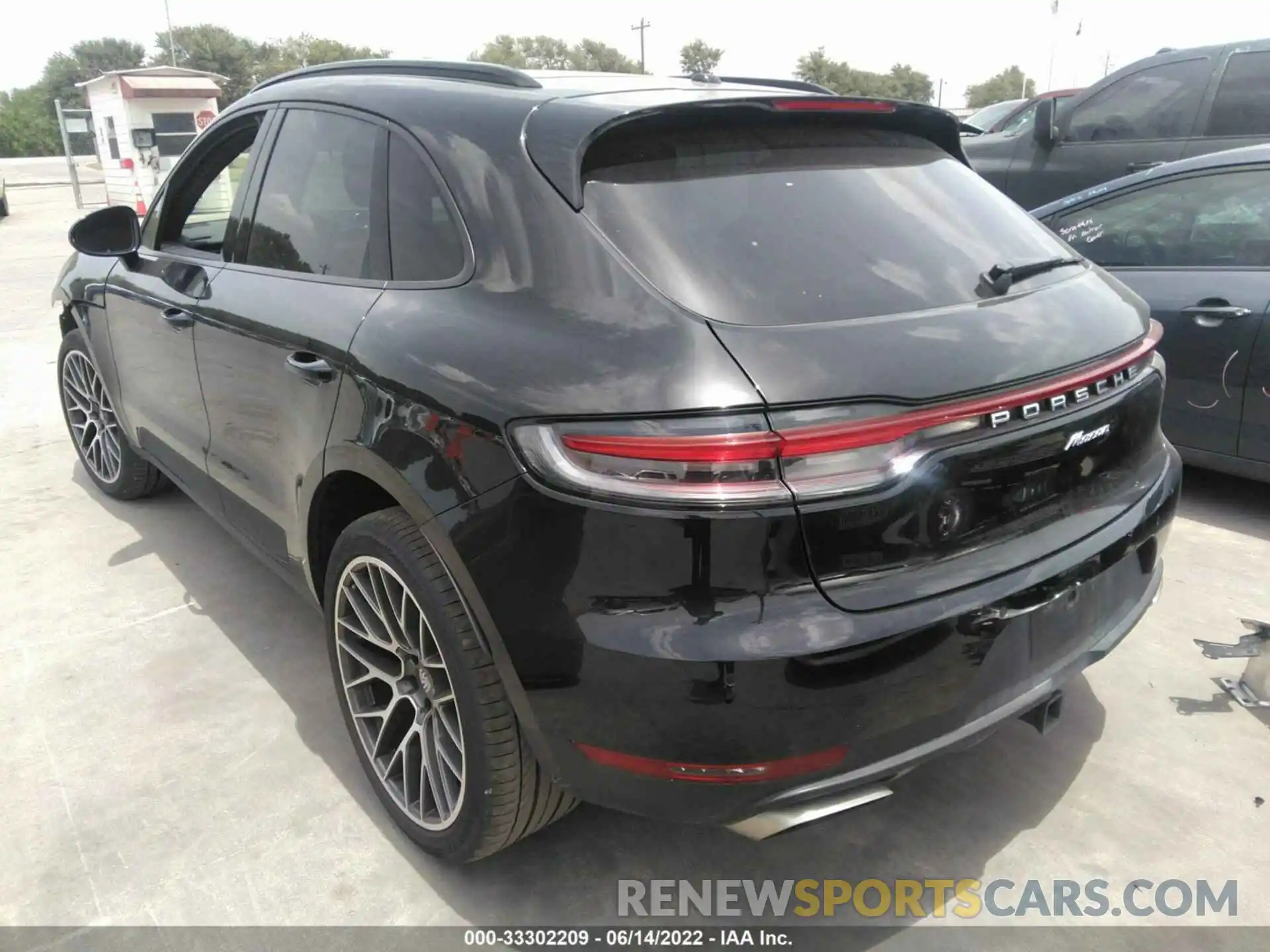 3 Фотография поврежденного автомобиля WP1AA2A54LLB09747 PORSCHE MACAN 2020