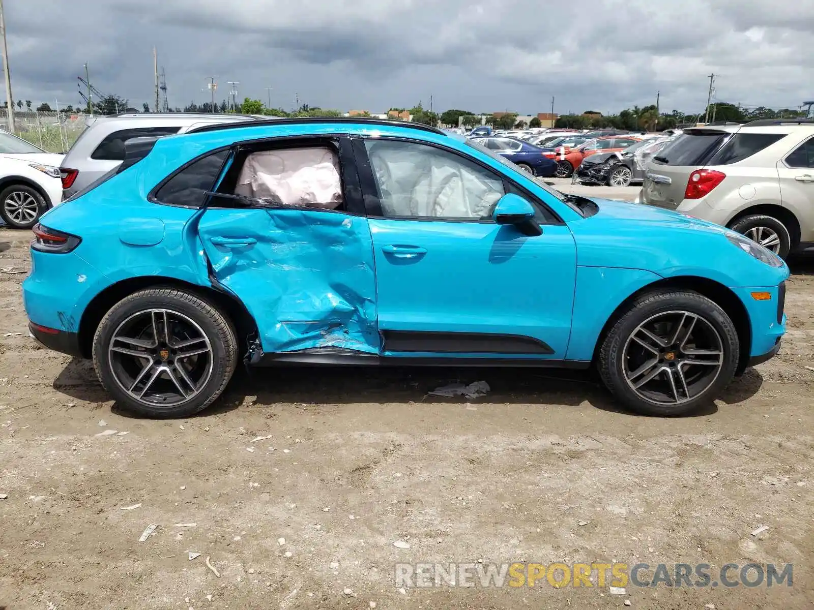 9 Photograph of a damaged car WP1AA2A5XLLB15195 PORSCHE MACAN 2020