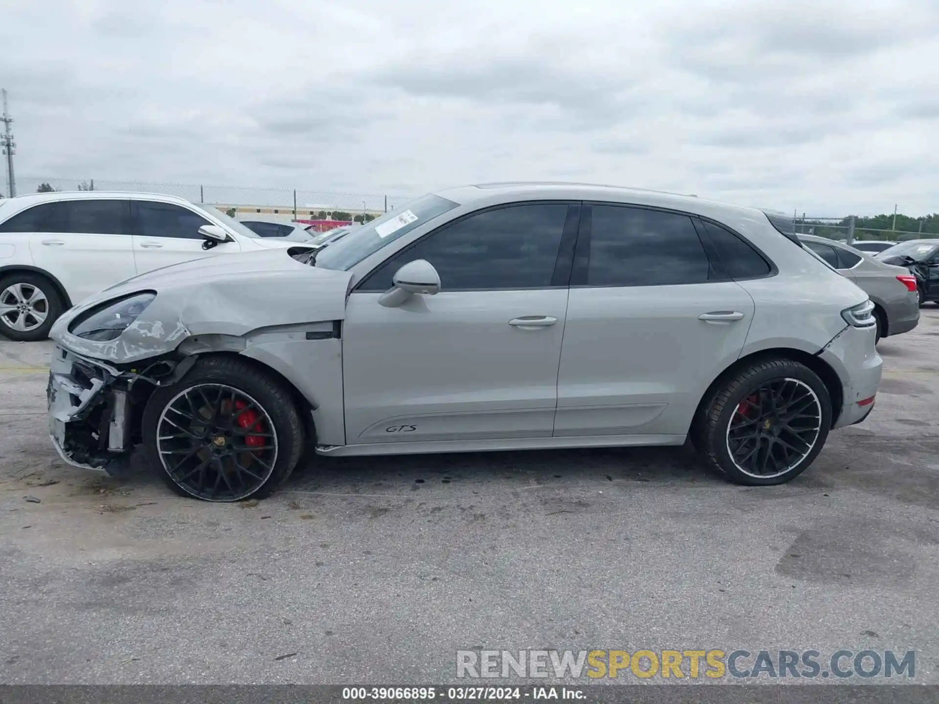 6 Photograph of a damaged car WP1AG2A56LLB55224 PORSCHE MACAN 2020