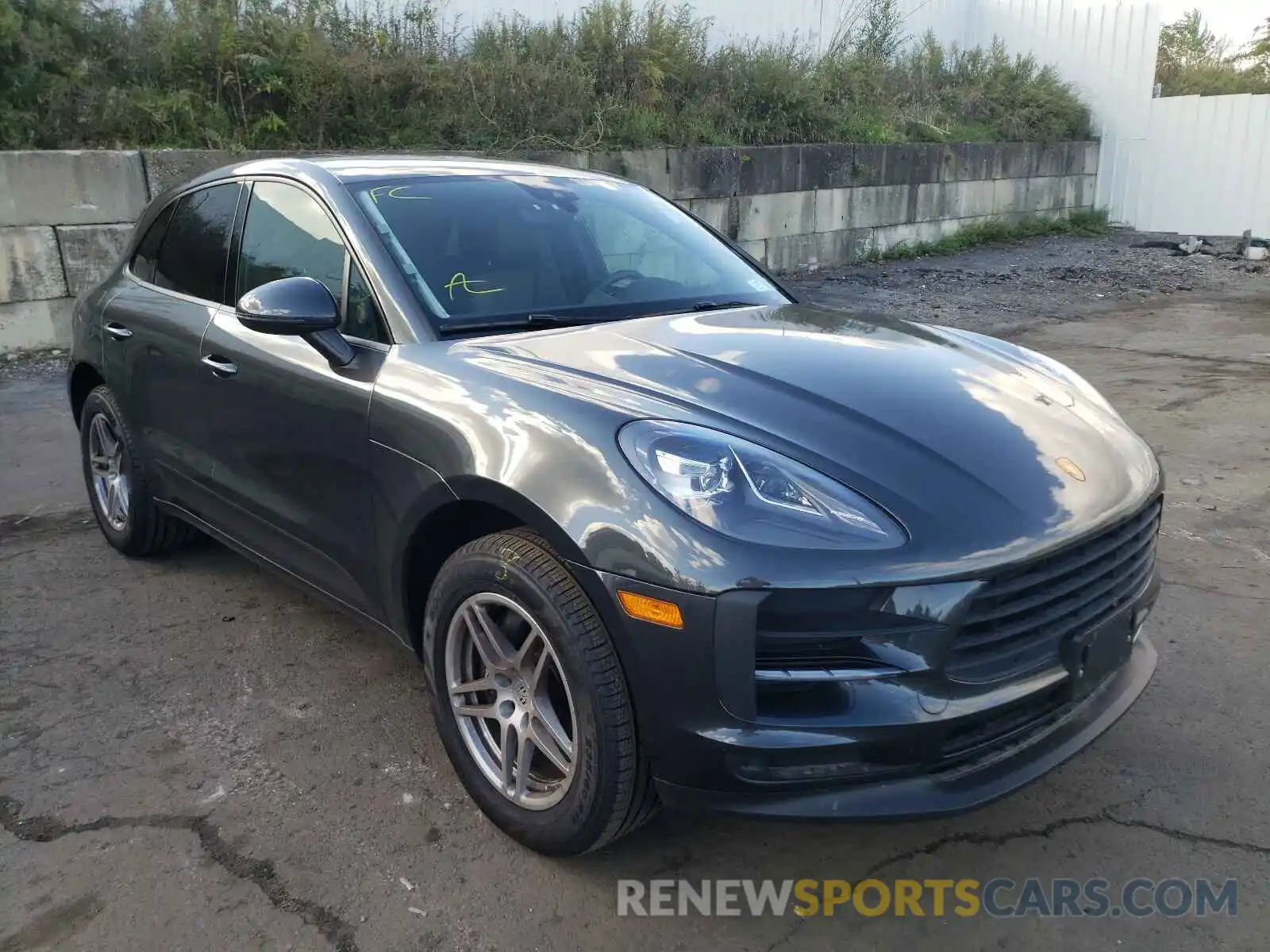 1 Photograph of a damaged car WP1AA2A51MLB02515 PORSCHE MACAN 2021