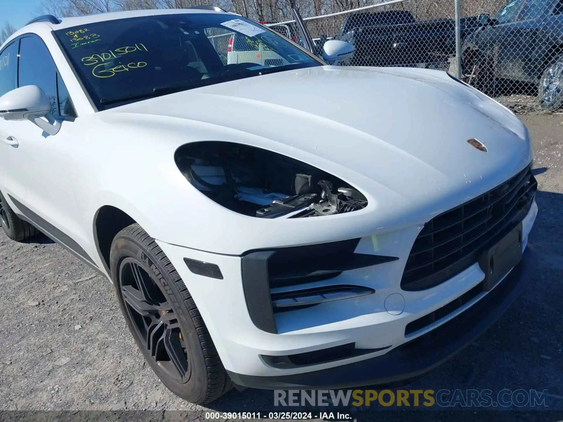 18 Photograph of a damaged car WP1AA2A52MLB18190 PORSCHE MACAN 2021