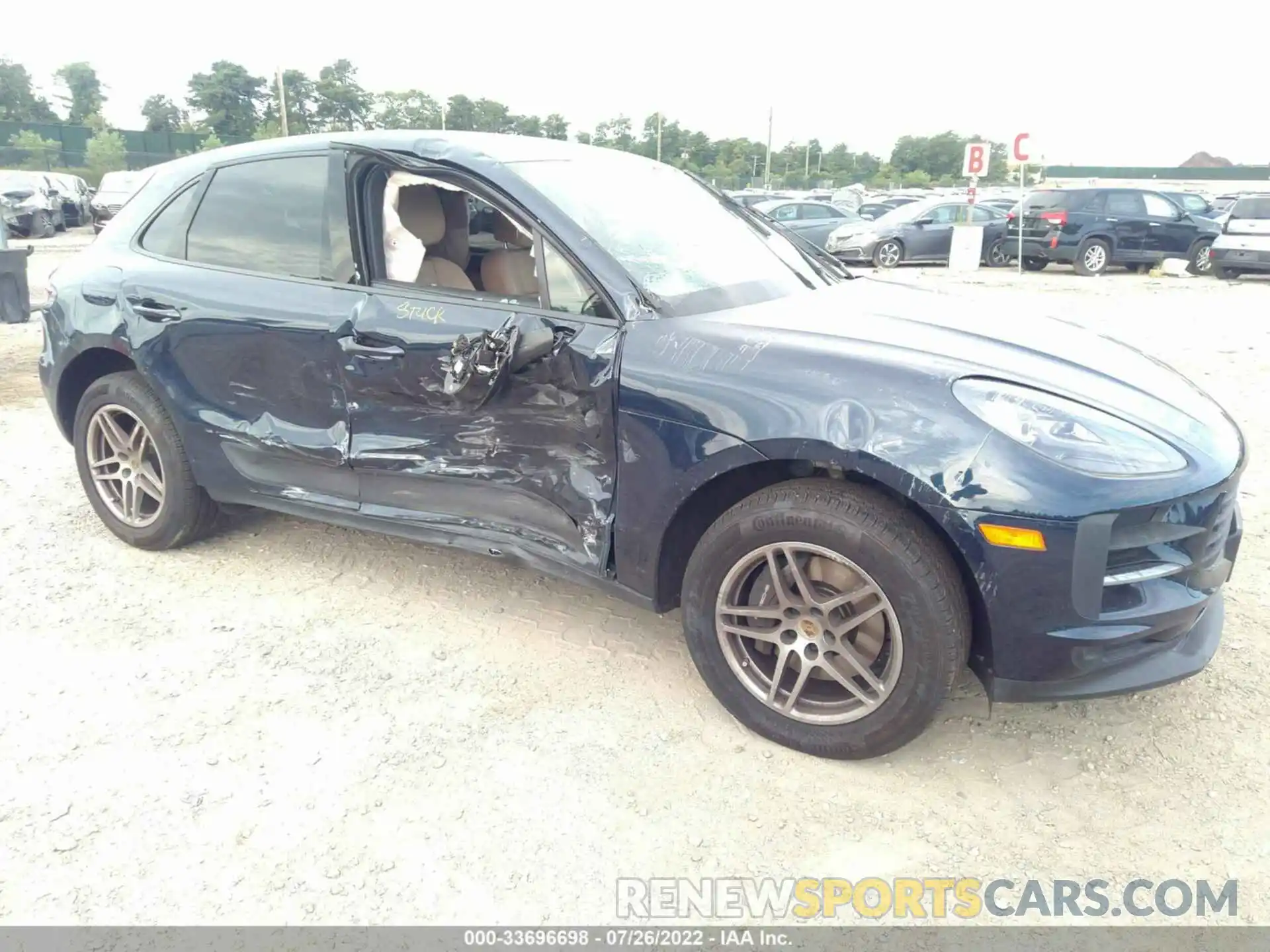 1 Photograph of a damaged car WP1AA2A58MLB06237 PORSCHE MACAN 2021