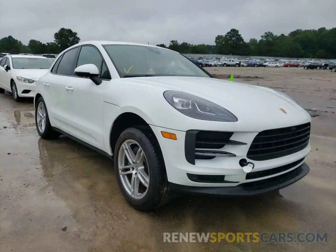 1 Photograph of a damaged car WP1AA2A58MLB18209 PORSCHE MACAN 2021