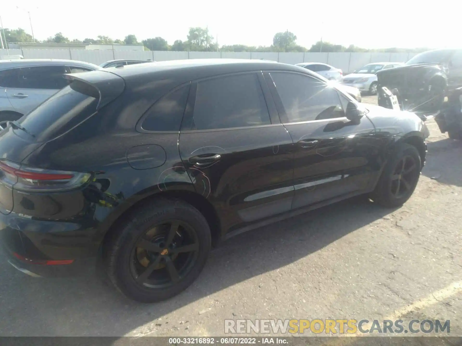 4 Photograph of a damaged car WP1AA2A5XMLB07647 PORSCHE MACAN 2021