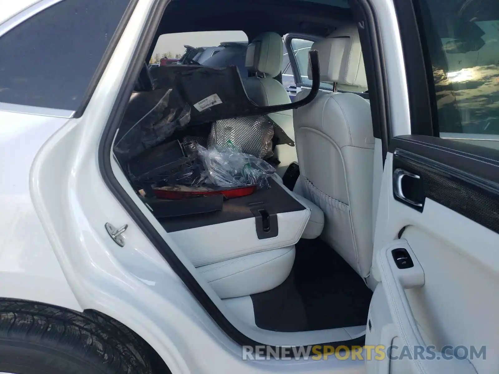 6 Photograph of a damaged car WP1AB2A57MLB30512 PORSCHE MACAN 2021