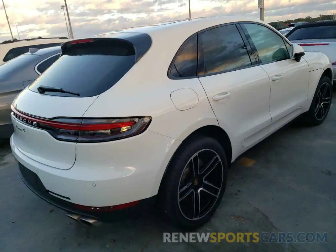 4 Photograph of a damaged car WP1AB2A57MLB36455 PORSCHE MACAN 2021