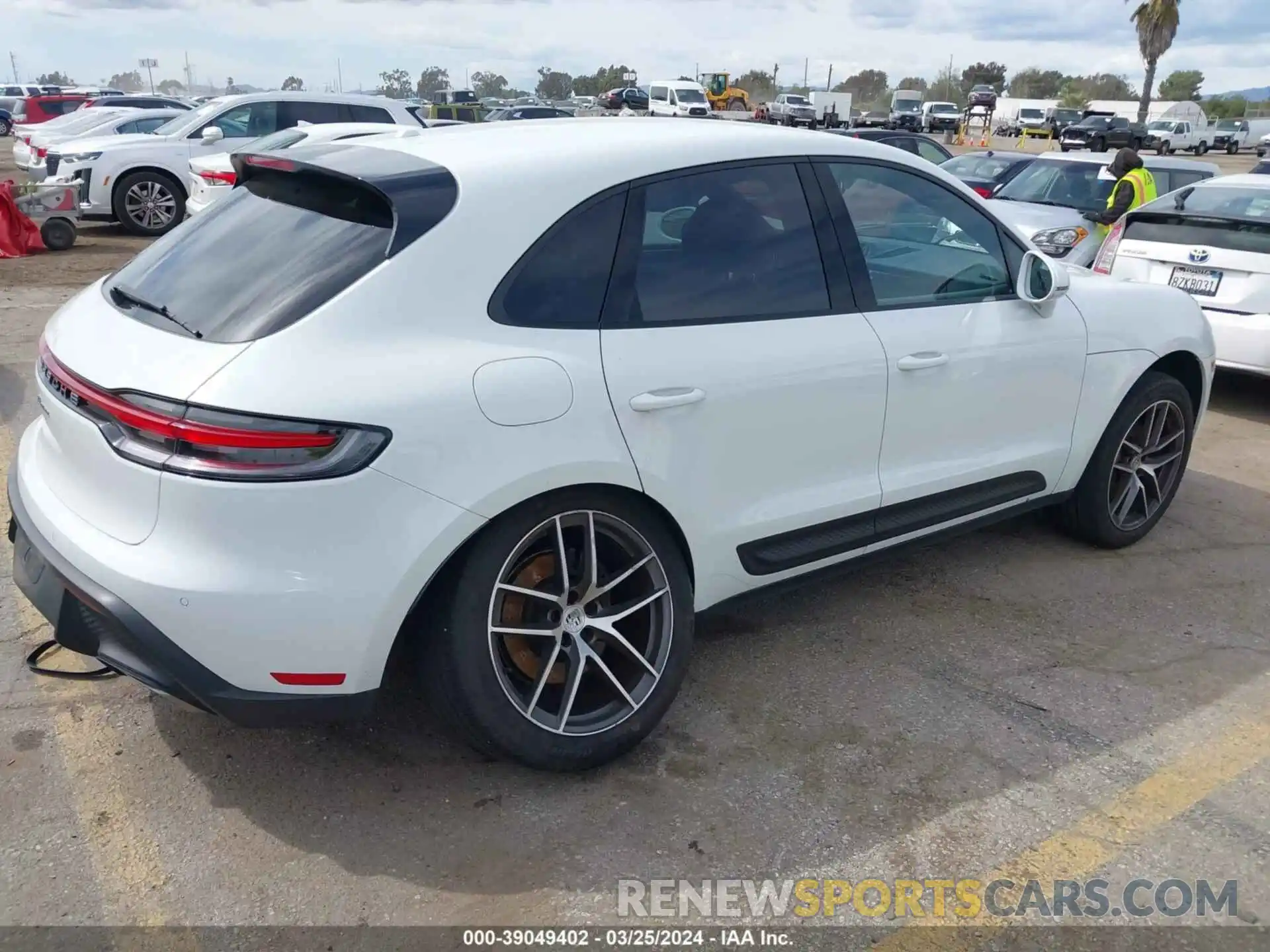 4 Photograph of a damaged car WP1AA2A52NLB09328 PORSCHE MACAN 2022