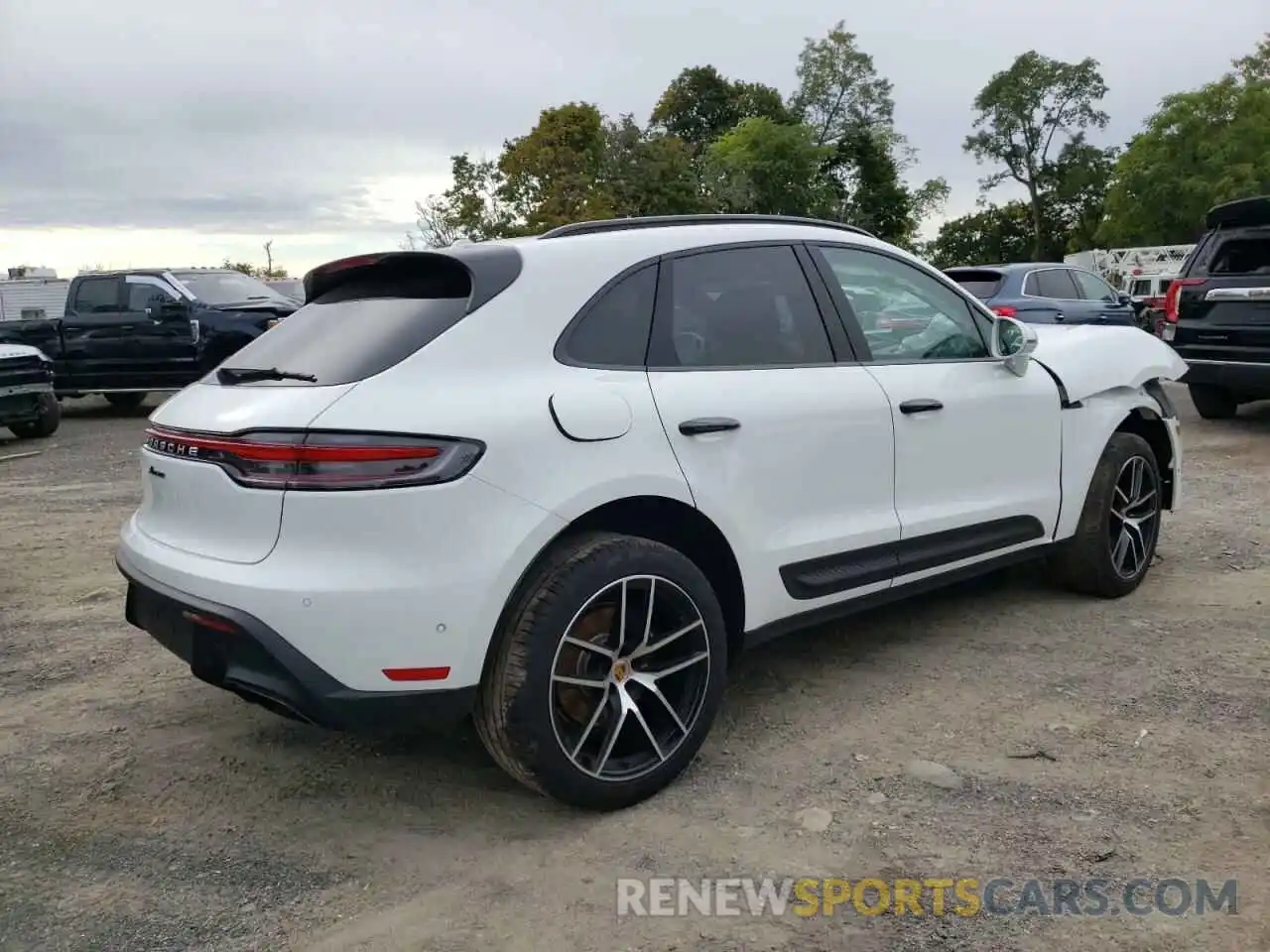 4 Photograph of a damaged car WP1AA2A55NLB01661 PORSCHE MACAN 2022