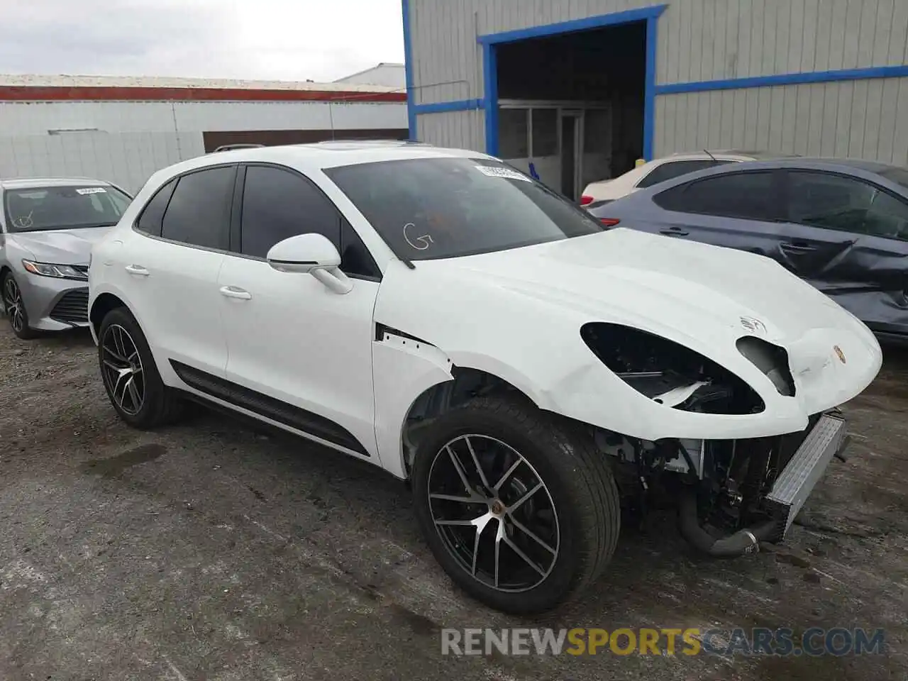 1 Photograph of a damaged car WP1AA2A57NLB04383 PORSCHE MACAN 2022