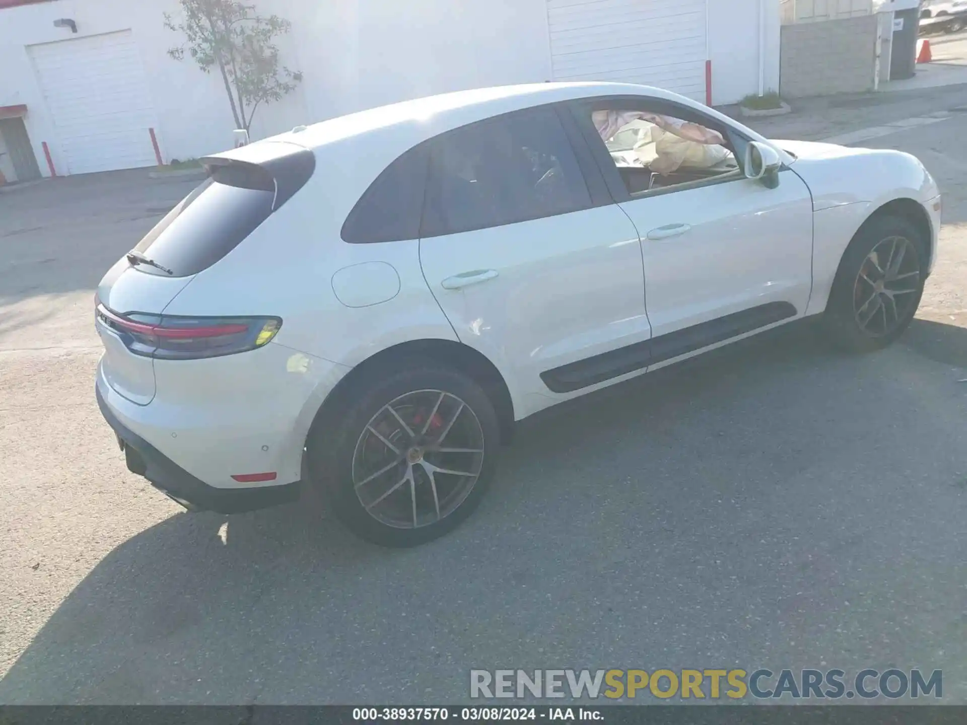 4 Photograph of a damaged car WP1AG2A52PLB38247 PORSCHE MACAN 2023