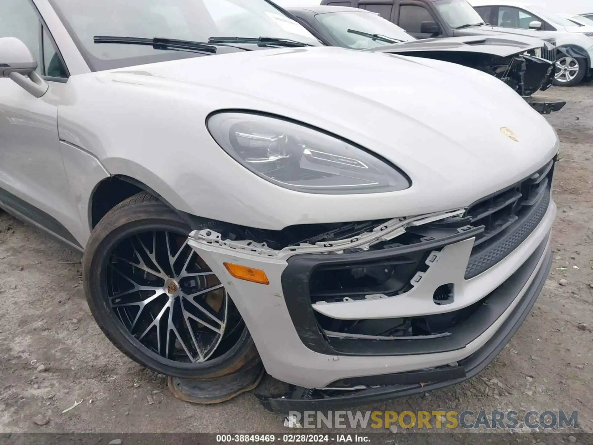 17 Photograph of a damaged car WP1AA2A51RLB01291 PORSCHE MACAN 2024