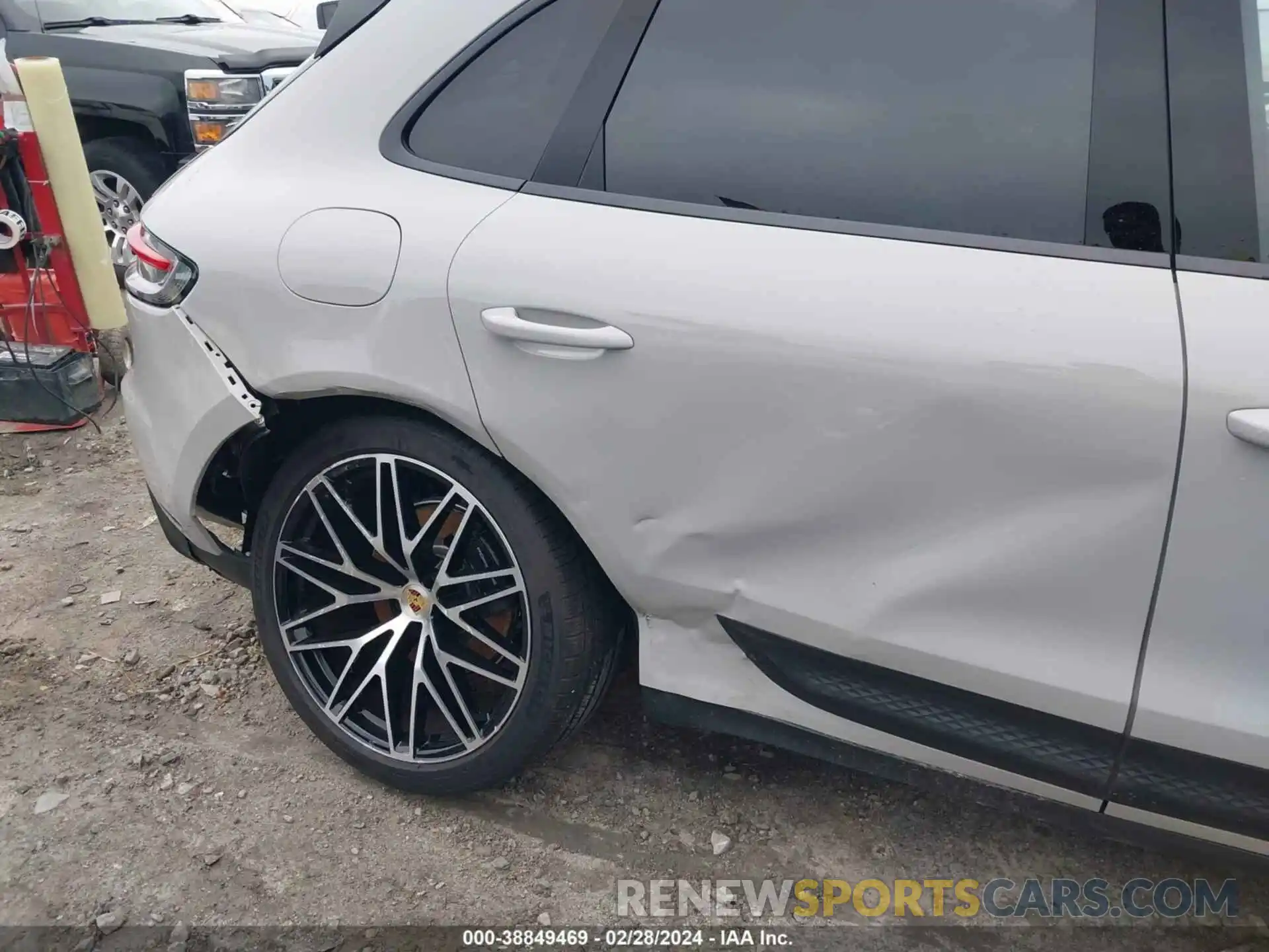 18 Photograph of a damaged car WP1AA2A51RLB01291 PORSCHE MACAN 2024