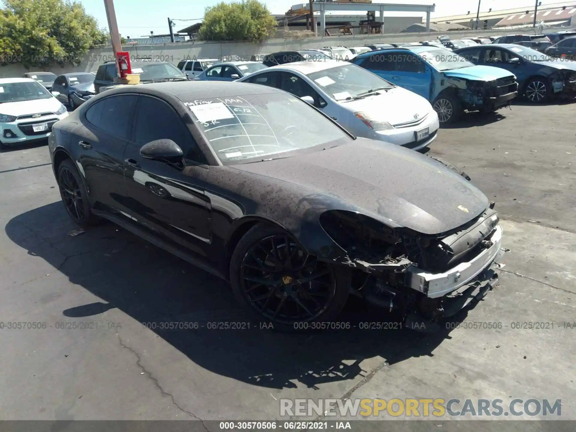 1 Photograph of a damaged car WP0AA2A76LL103130 PORSCHE PANAMERA 2020