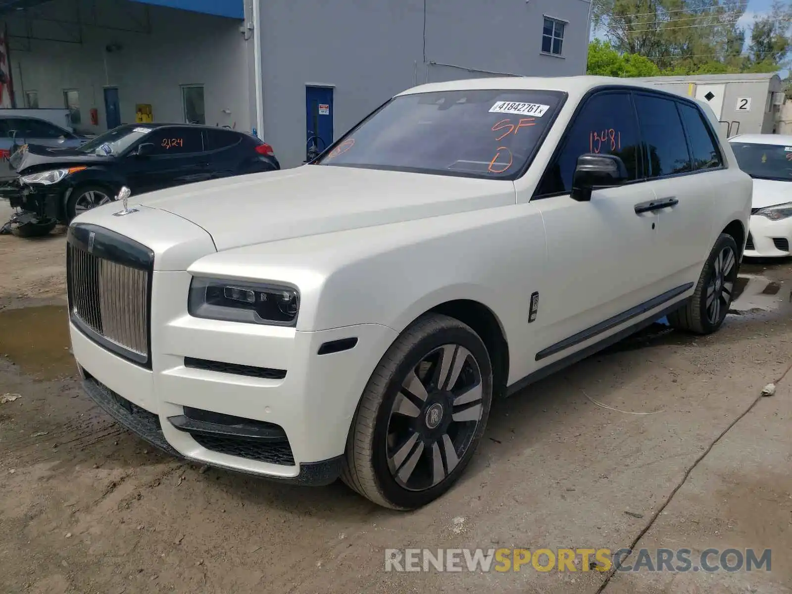 2 Photograph of a damaged car SLA689X5XKU113921 ROLLS-ROYCE CULLINAN 2019