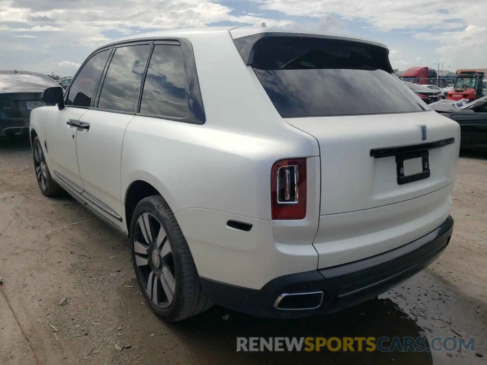 3 Photograph of a damaged car SLA689X5XKU113921 ROLLS-ROYCE CULLINAN 2019