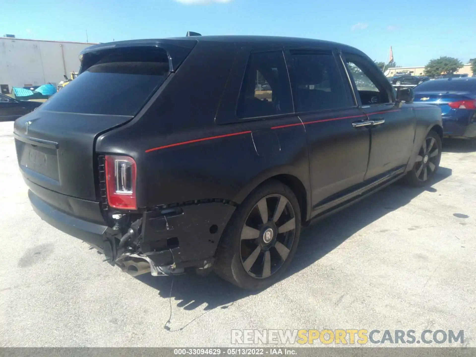 4 Photograph of a damaged car SLATV4C08LU200680 ROLLS-ROYCE CULLINAN 2020