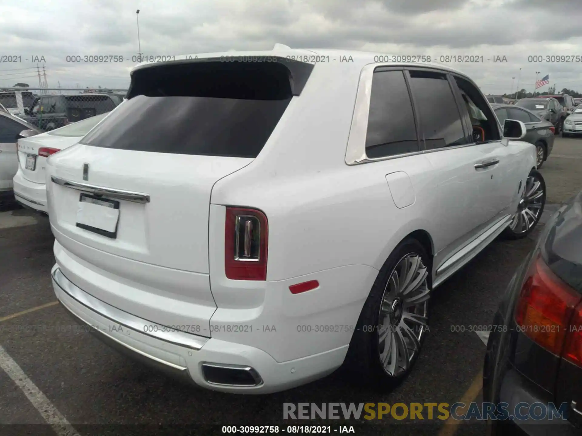 4 Photograph of a damaged car SLATV4C02MU204564 ROLLS-ROYCE CULLINAN 2021