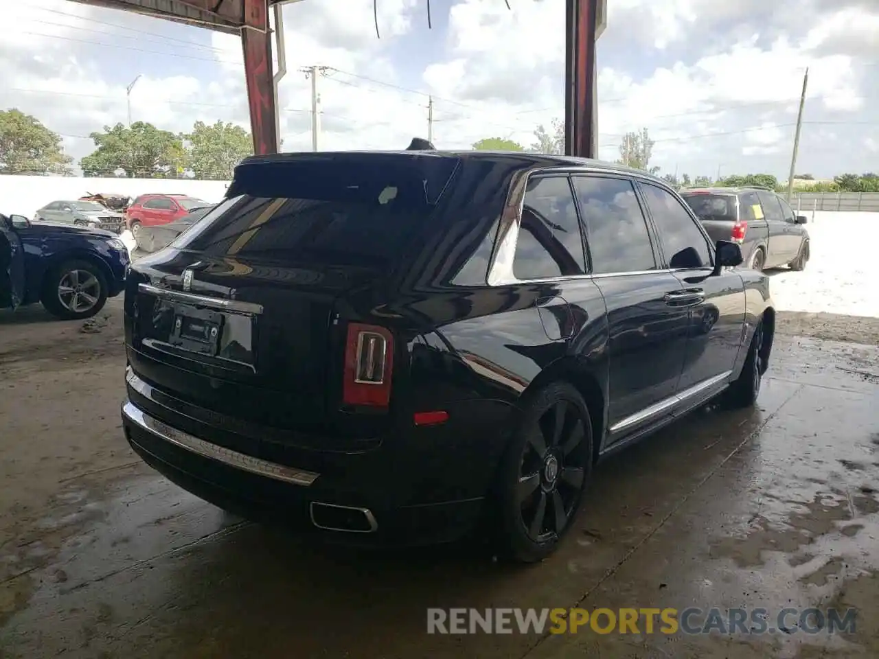 4 Photograph of a damaged car SLATV4C06MU205118 ROLLS-ROYCE CULLINAN 2021