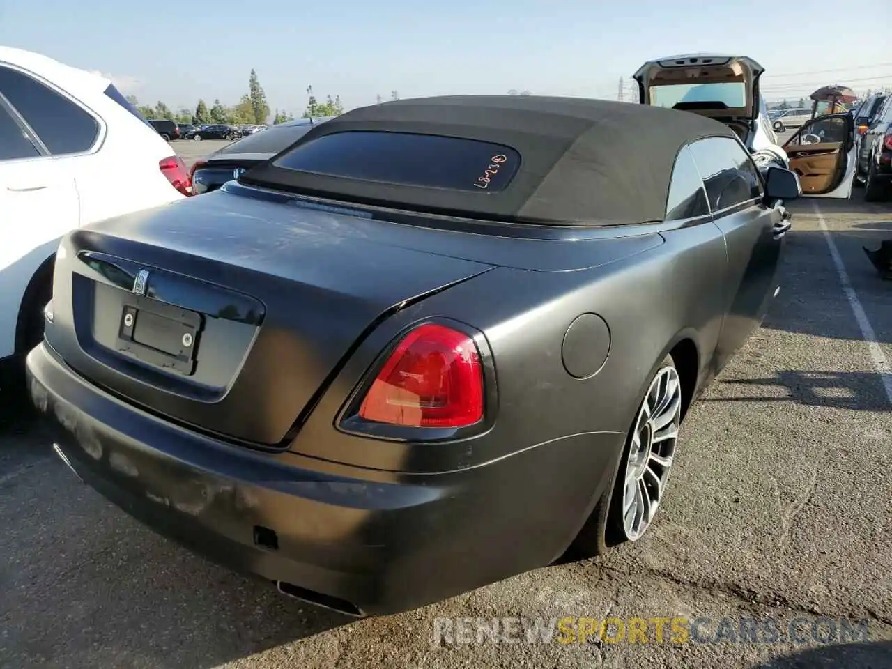 4 Photograph of a damaged car SCA666D58KU118219 ROLLS-ROYCE DAWN 2019