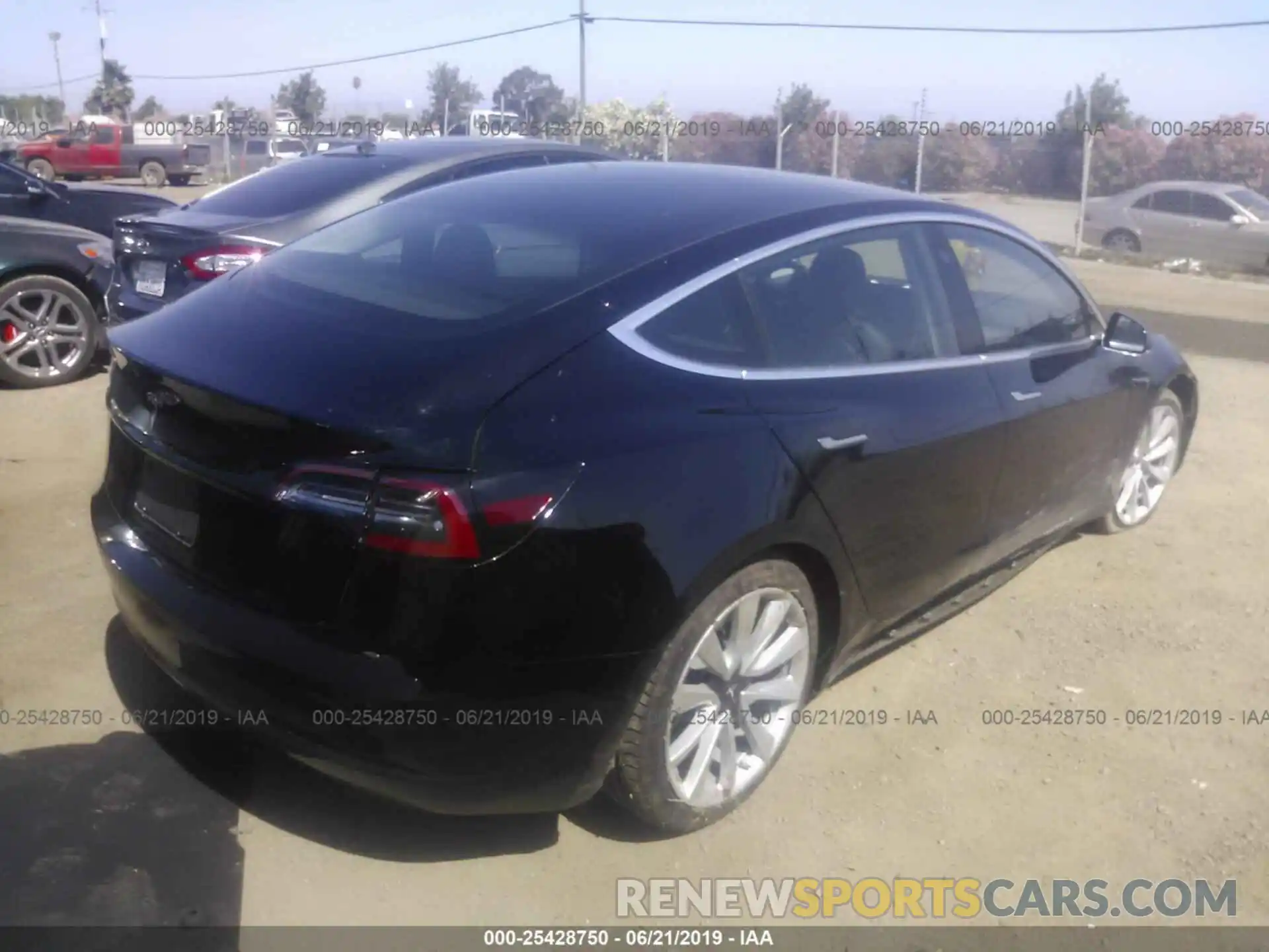 4 Фотография поврежденного автомобиля 5YJ3E1EA0KF300485 TESLA MODEL 3 2019