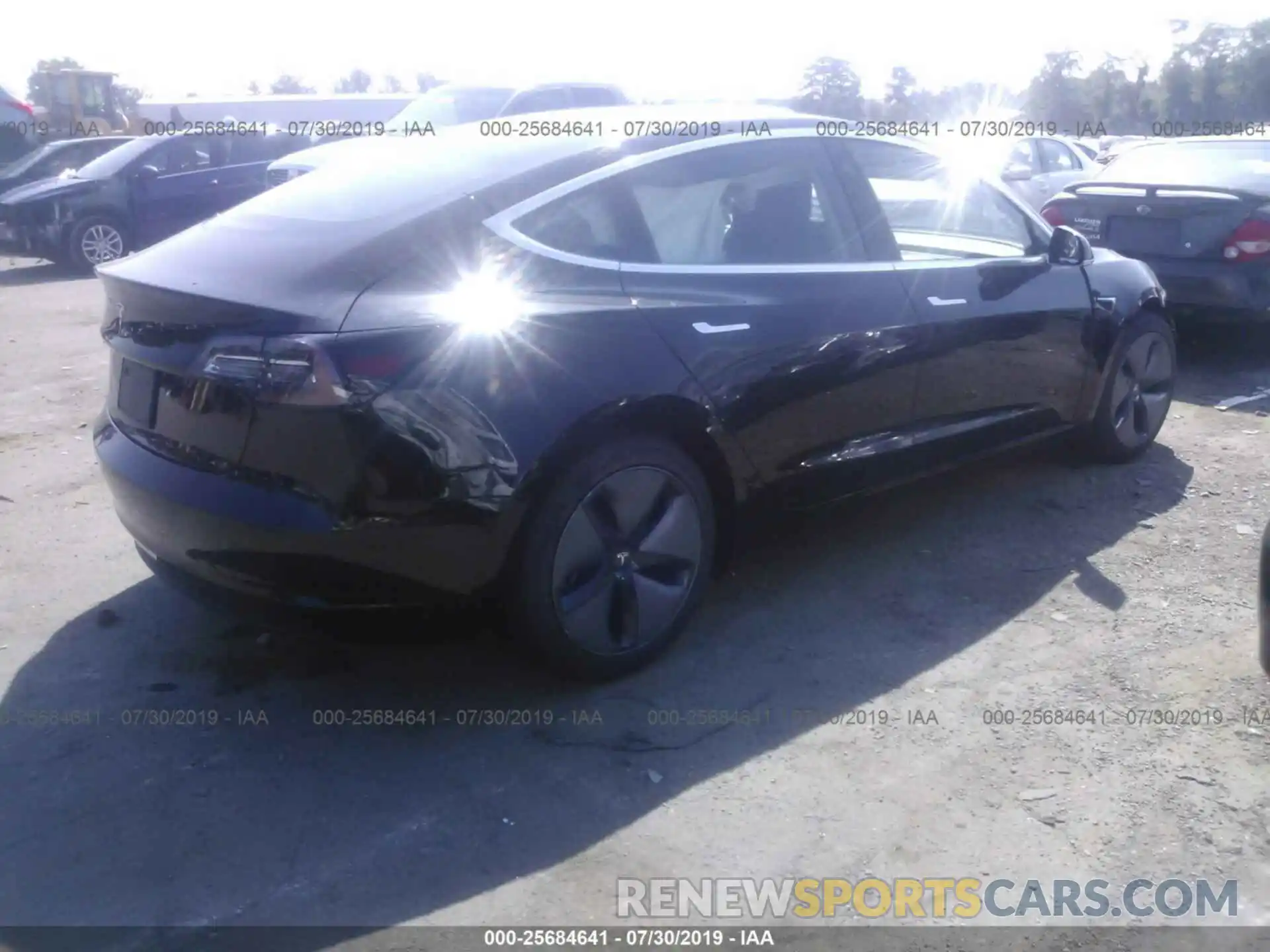 4 Фотография поврежденного автомобиля 5YJ3E1EA0KF304407 TESLA MODEL 3 2019