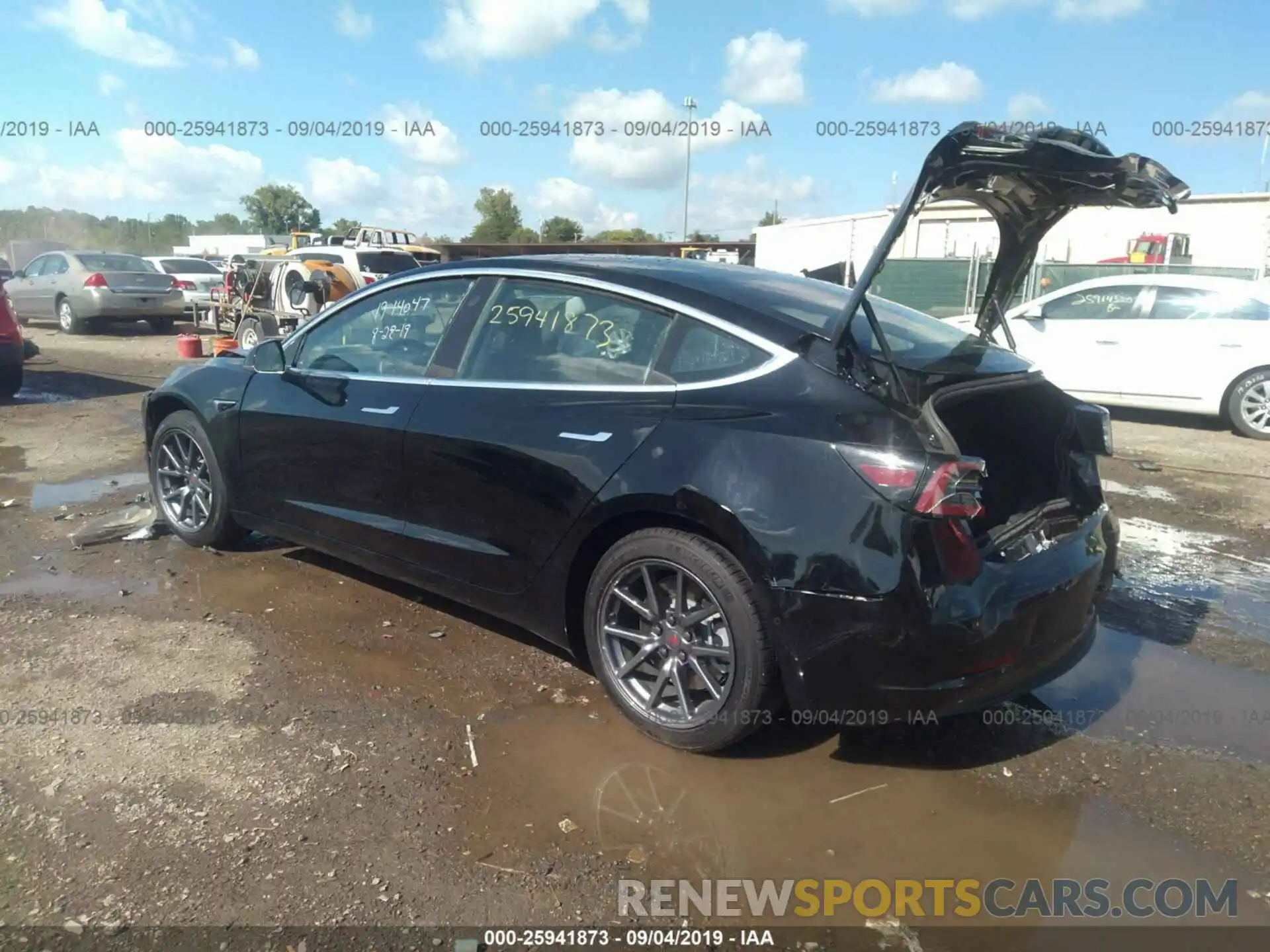 3 Фотография поврежденного автомобиля 5YJ3E1EA0KF304682 TESLA MODEL 3 2019