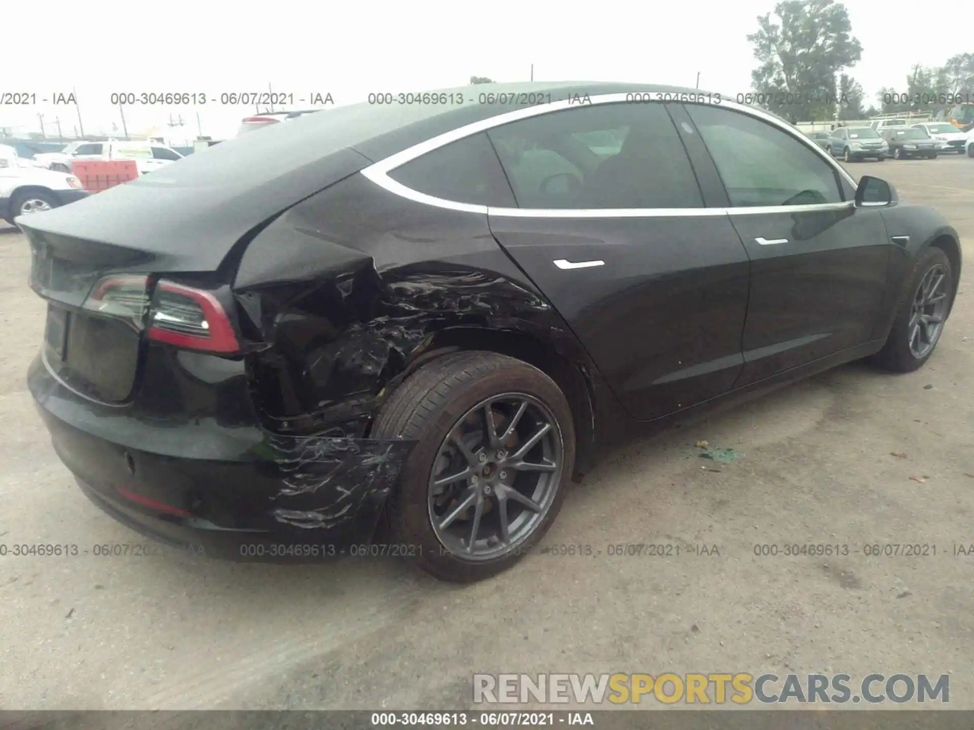 4 Photograph of a damaged car 5YJ3E1EA0KF305041 TESLA MODEL 3 2019